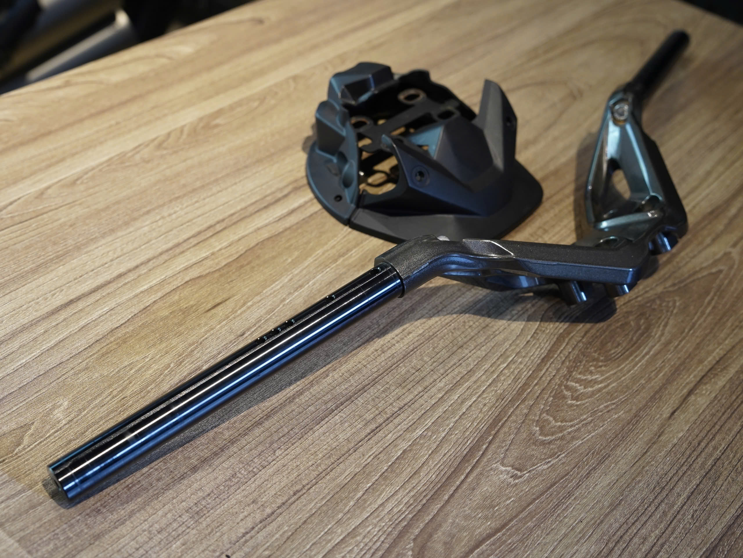 Ghi đong Yamaha X-Max300 Xám đen + nắp chụp nhựa dưới ghi đong - 177