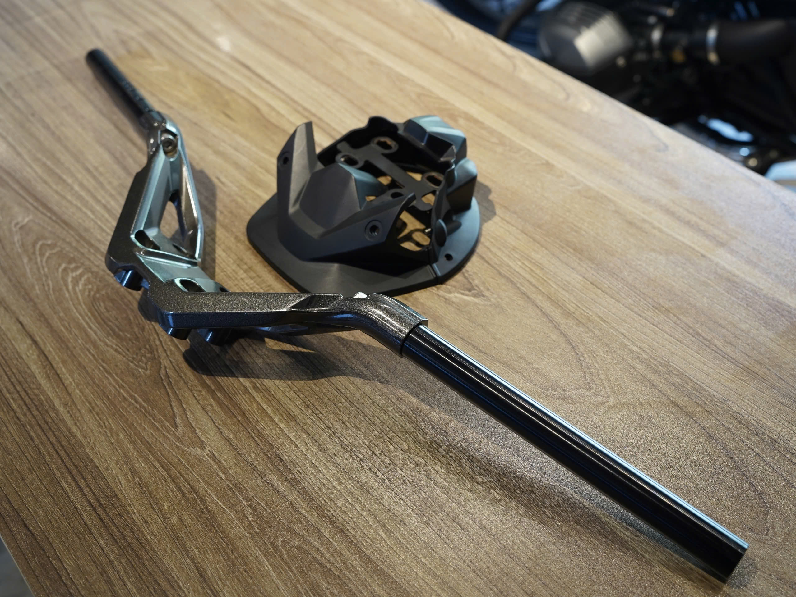 Ghi đong Yamaha X-Max300 Xám đen + nắp chụp nhựa dưới ghi đong - 177