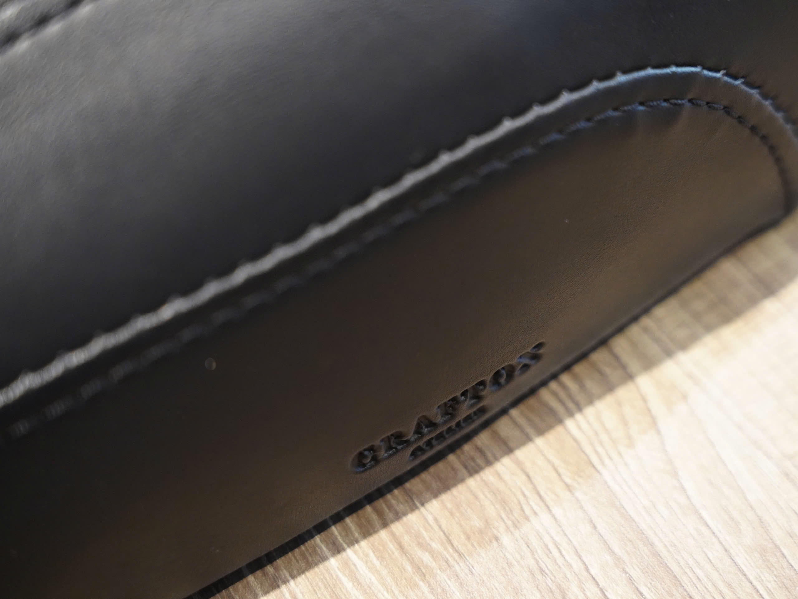 Yên Crafton Triumph đen  - 162