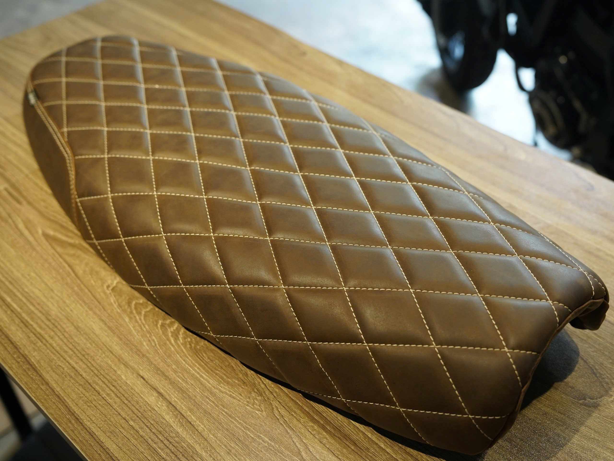 Yên Mjmotor Triumph T120 nâu ( mới 100%) - 164