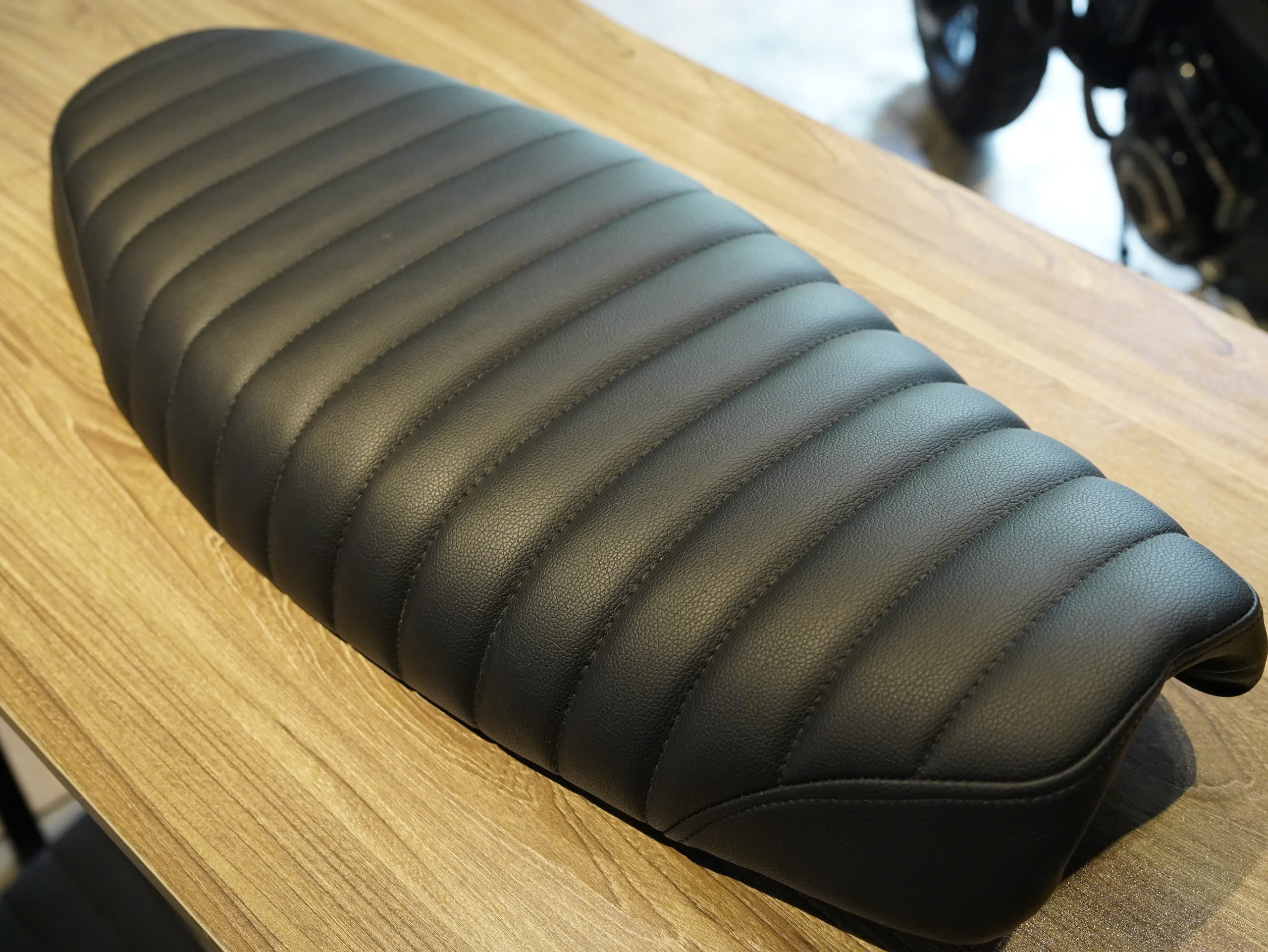 Yên Triumph chính hãng may da lại - 161 KG