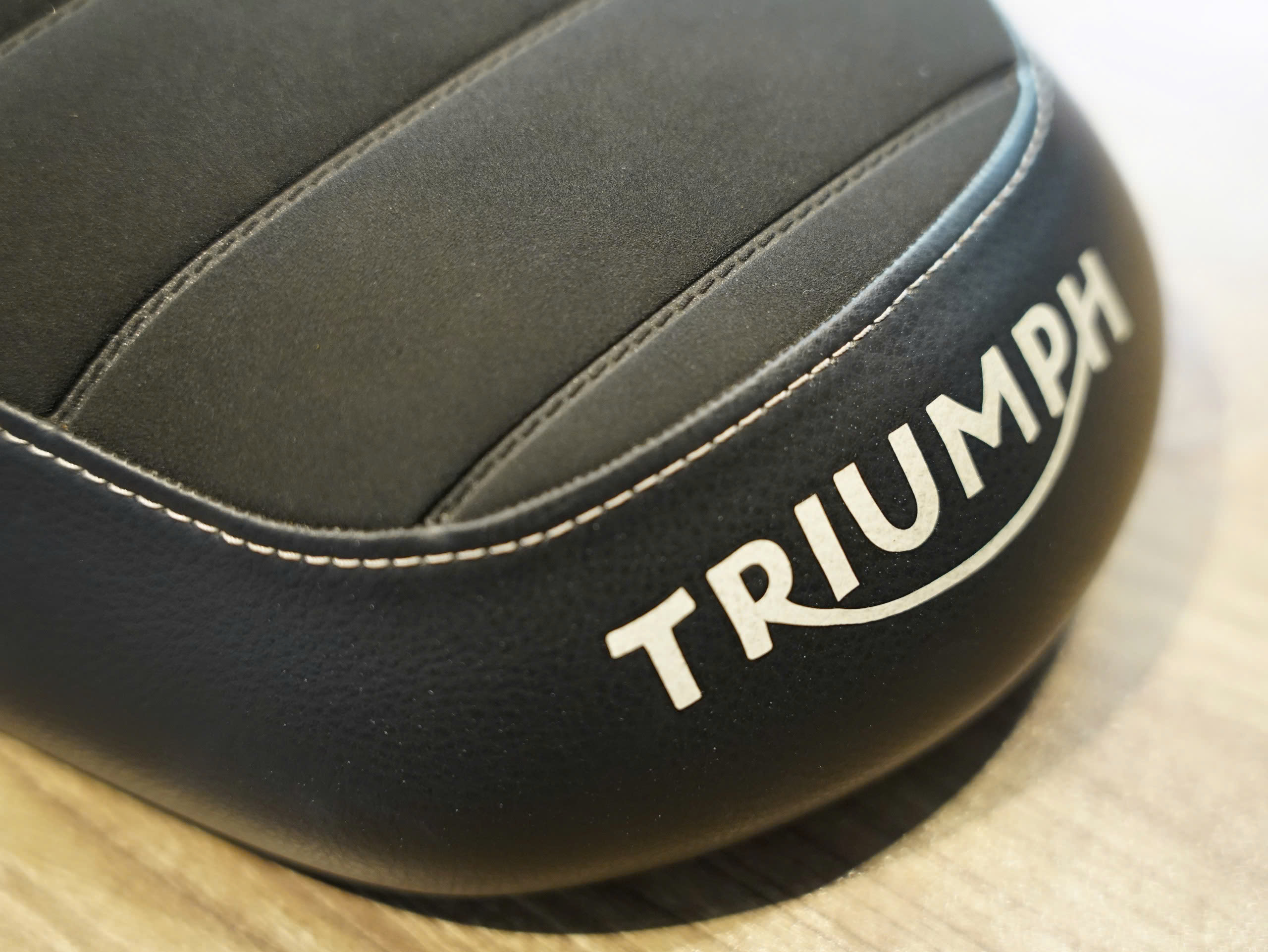 Yên Triumph zin Street Twin đen - 160