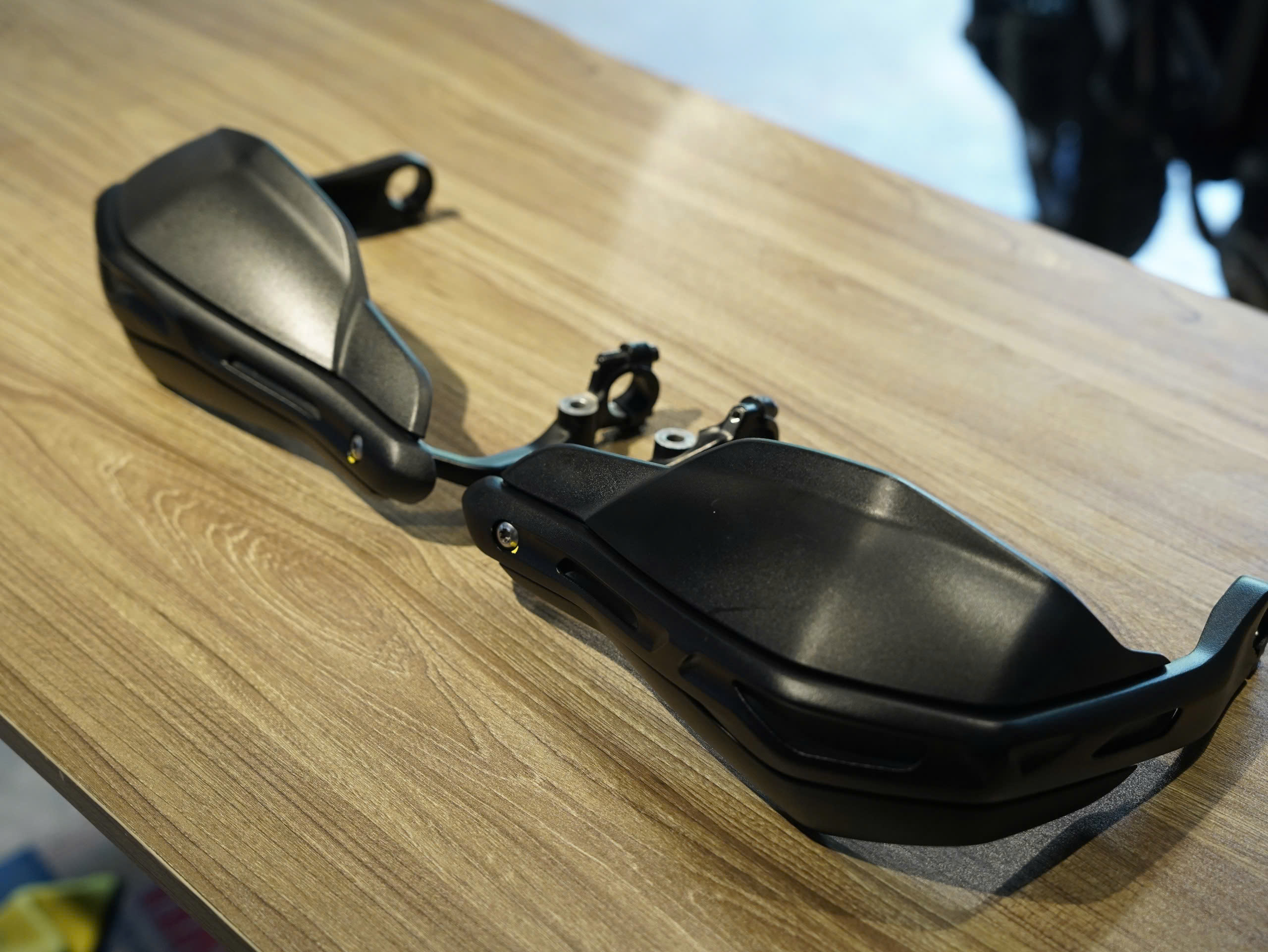 Bảo vệ tay lái zin Triumph Scrambler 1200 (1 cặp) - 259