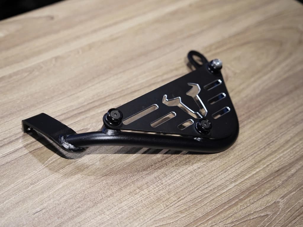 Khung túi SW Motech BMW RNineT (bên phải) + cover plate - 590KG