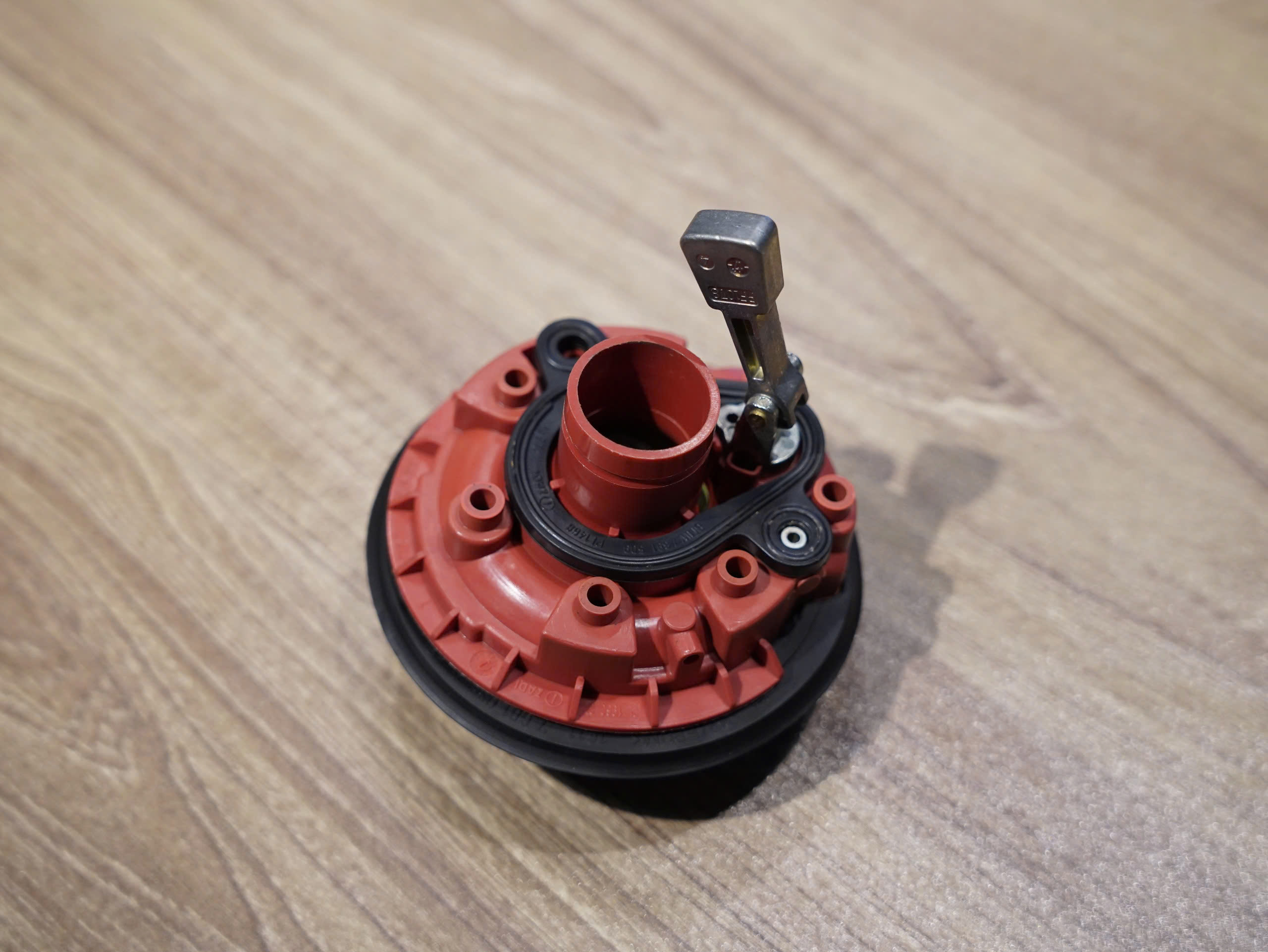 Bộ nắp bình xăng BMW Rninet đen  - 189 KG