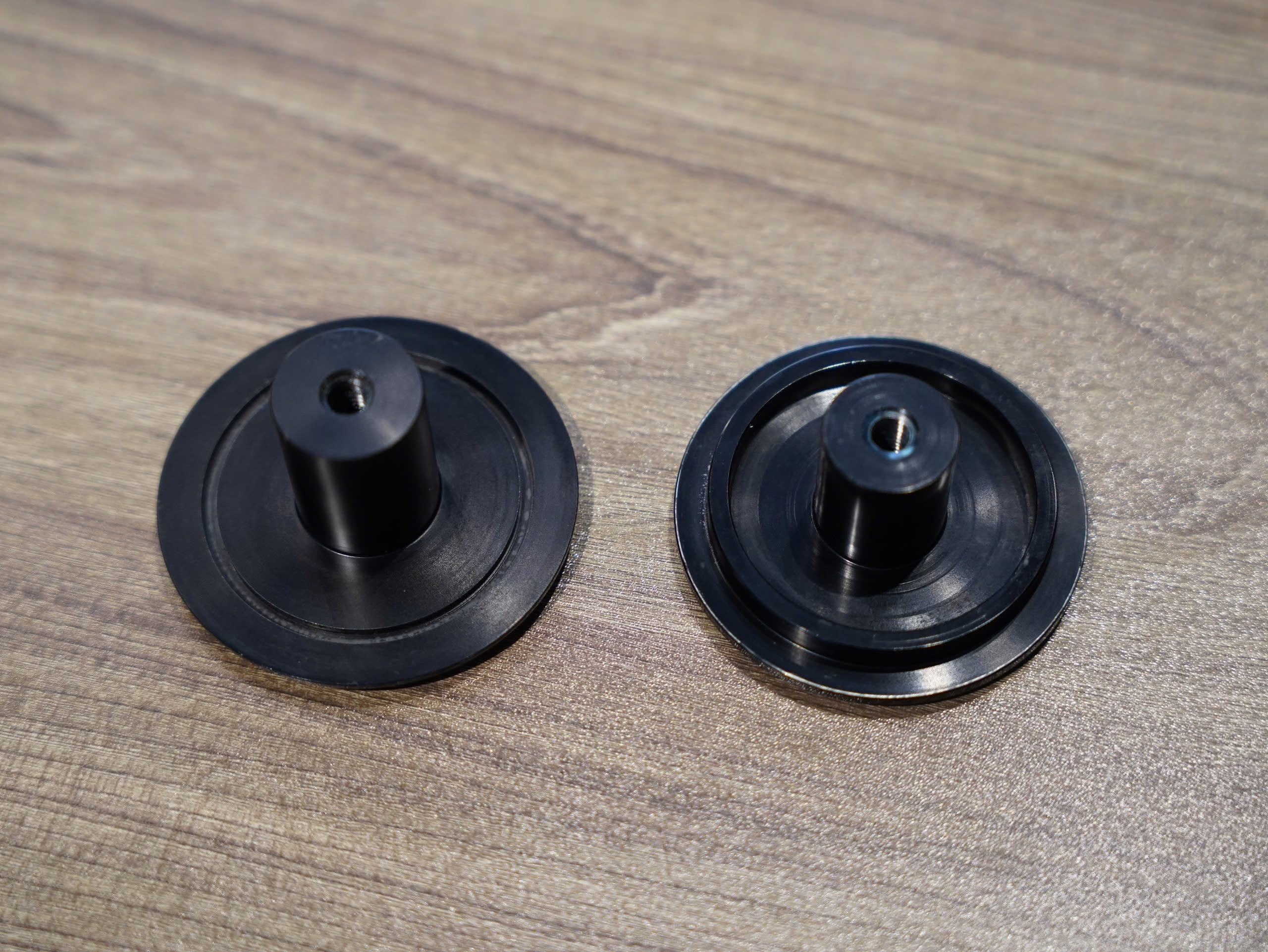 Bộ nắp chụp lỗ bánh sau Roland Sands - 232 KG