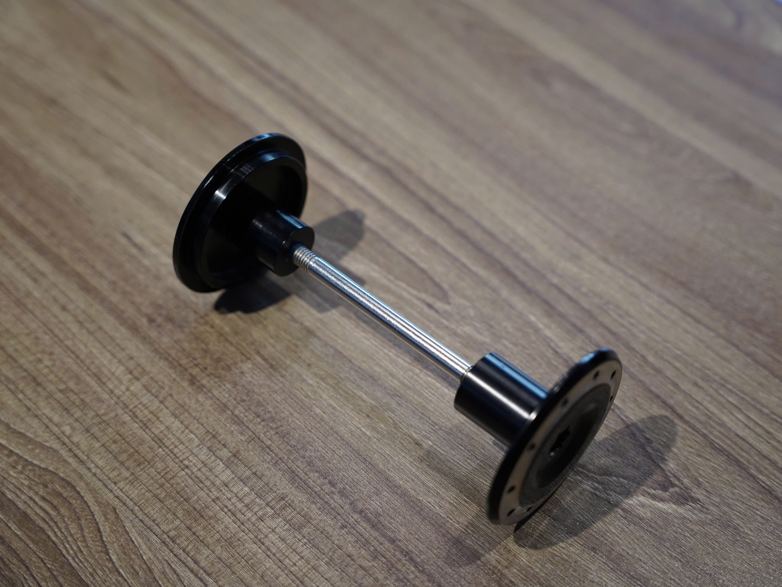 Bộ nắp chụp lỗ bánh sau Roland Sands - 232 KG