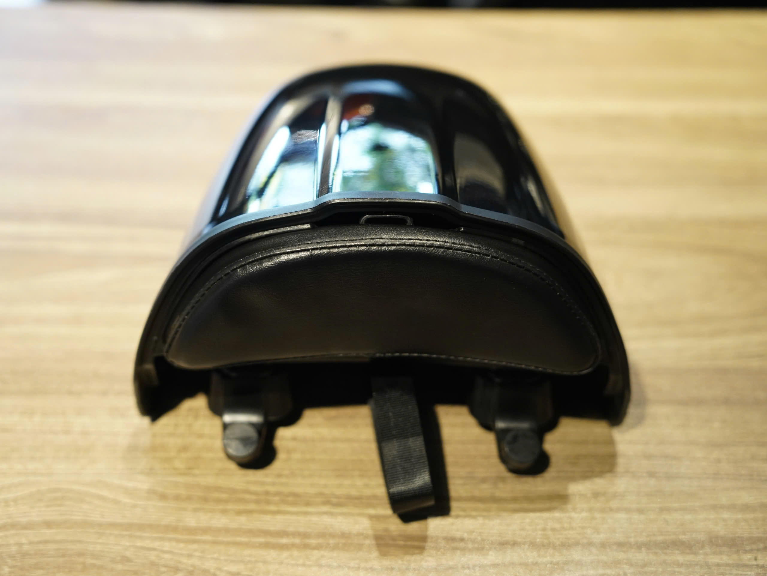 Ốp sau yên solo cafe cho BMW Rninet - 211 KG