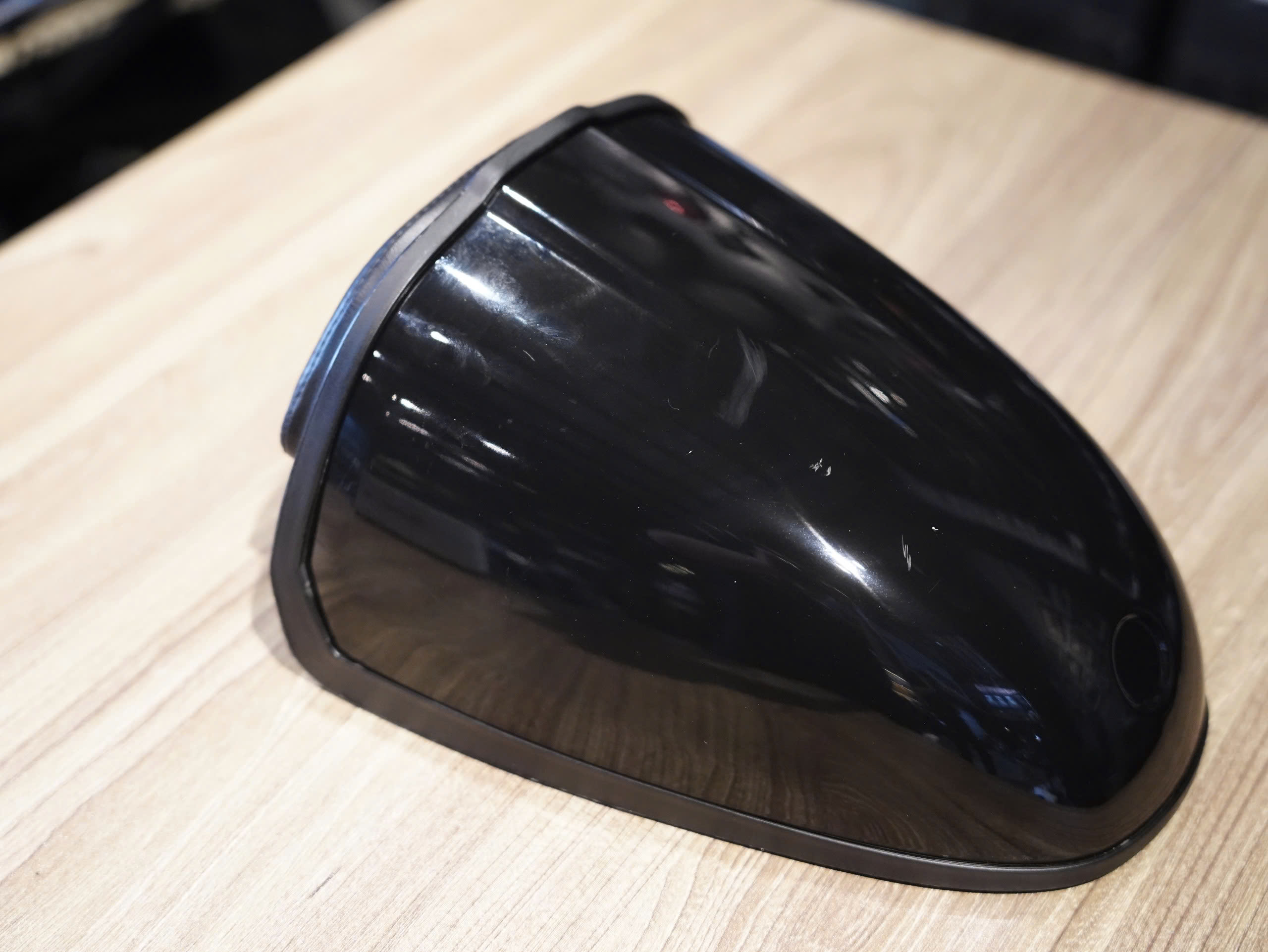 Ốp sau yên solo cafe cho BMW Rninet - 211 KG