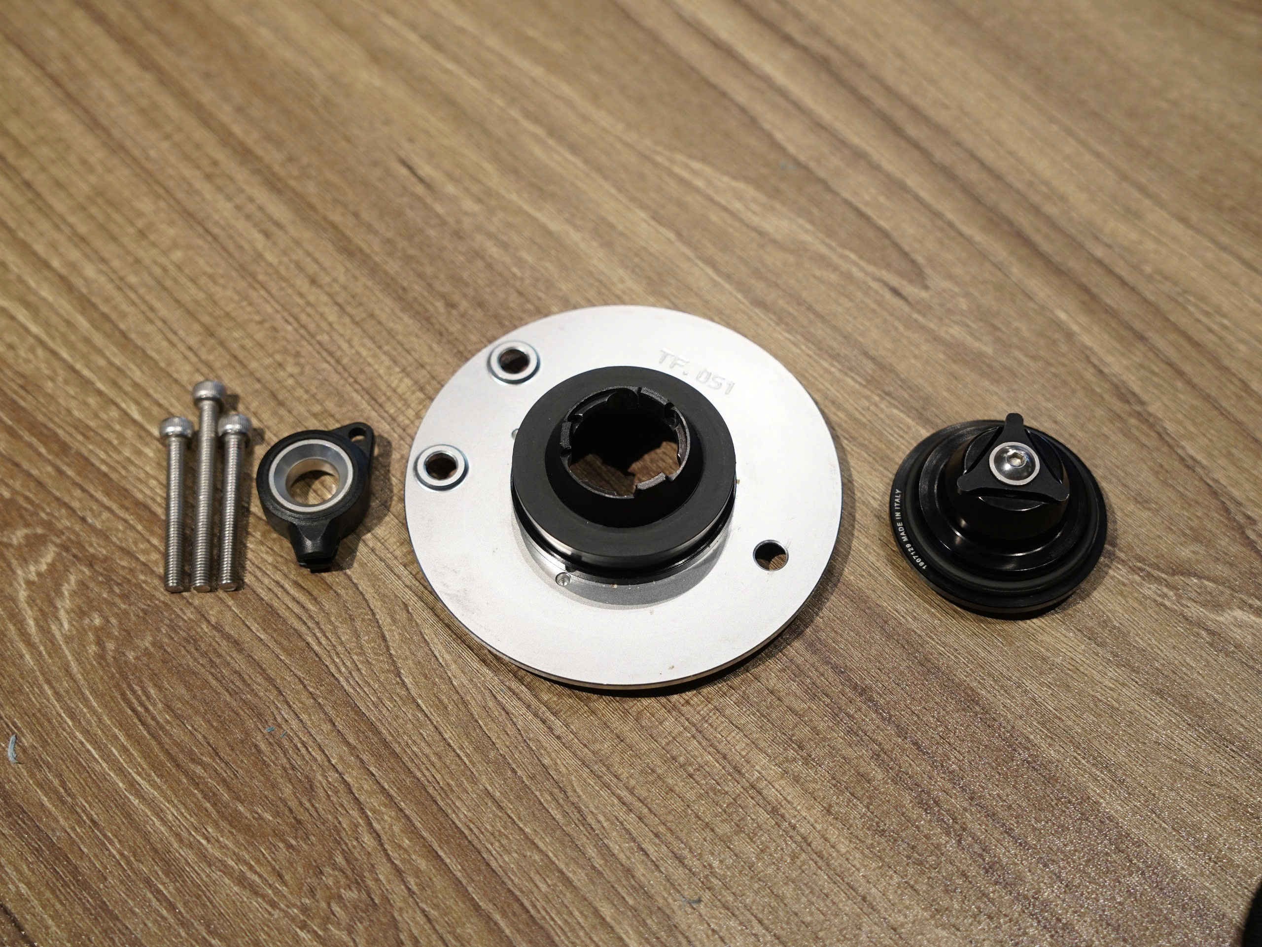 Nắp bình xăng Rizoma cho BMW Rninet - 292 KG