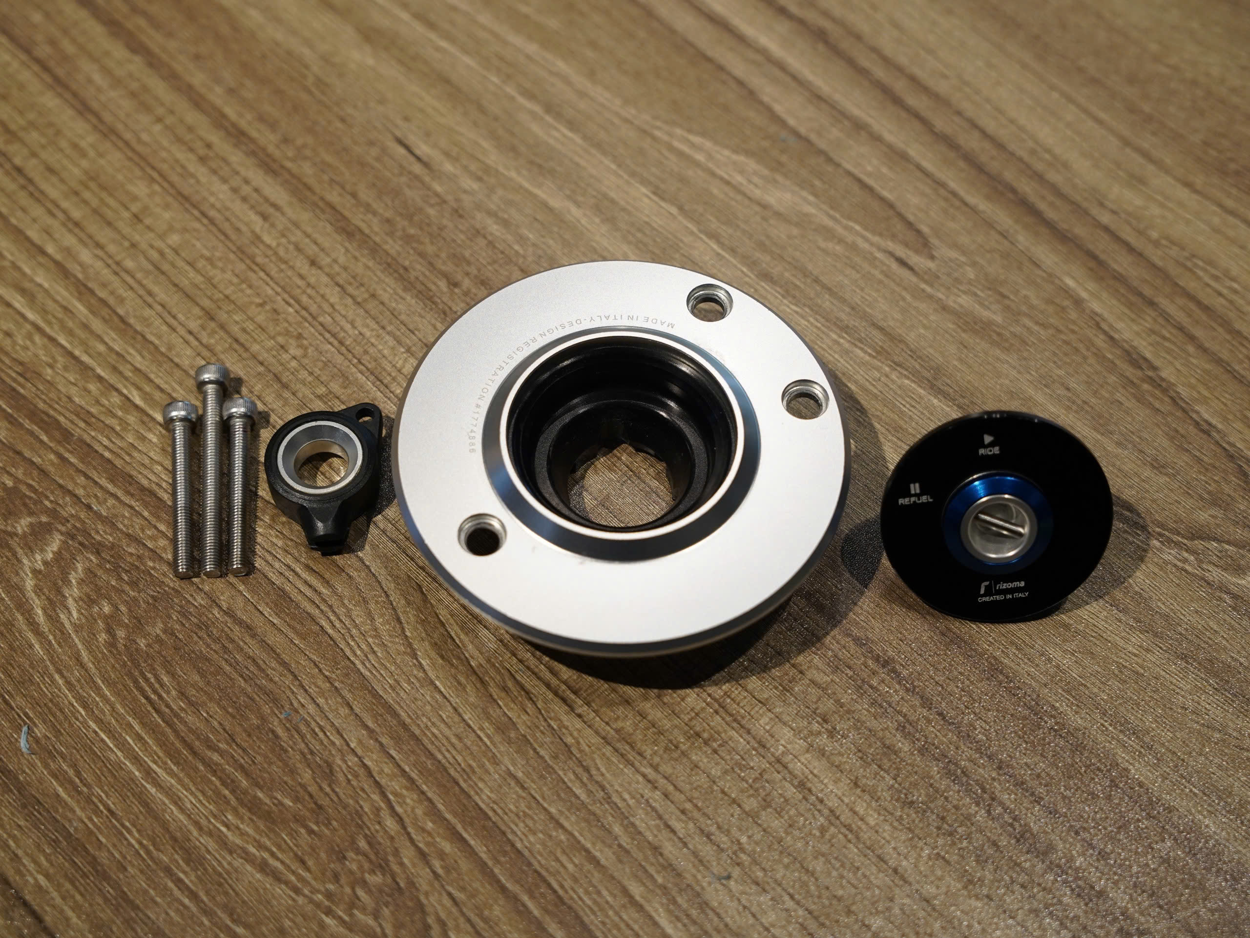 Nắp bình xăng Rizoma cho BMW Rninet - 292 KG