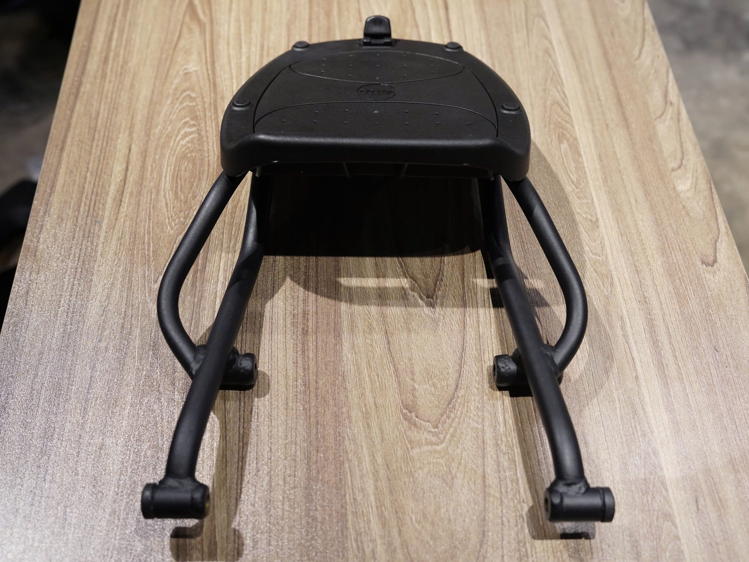 Bộ baga đế thùng Givi cho Triumph Speed 400 - 179 KG