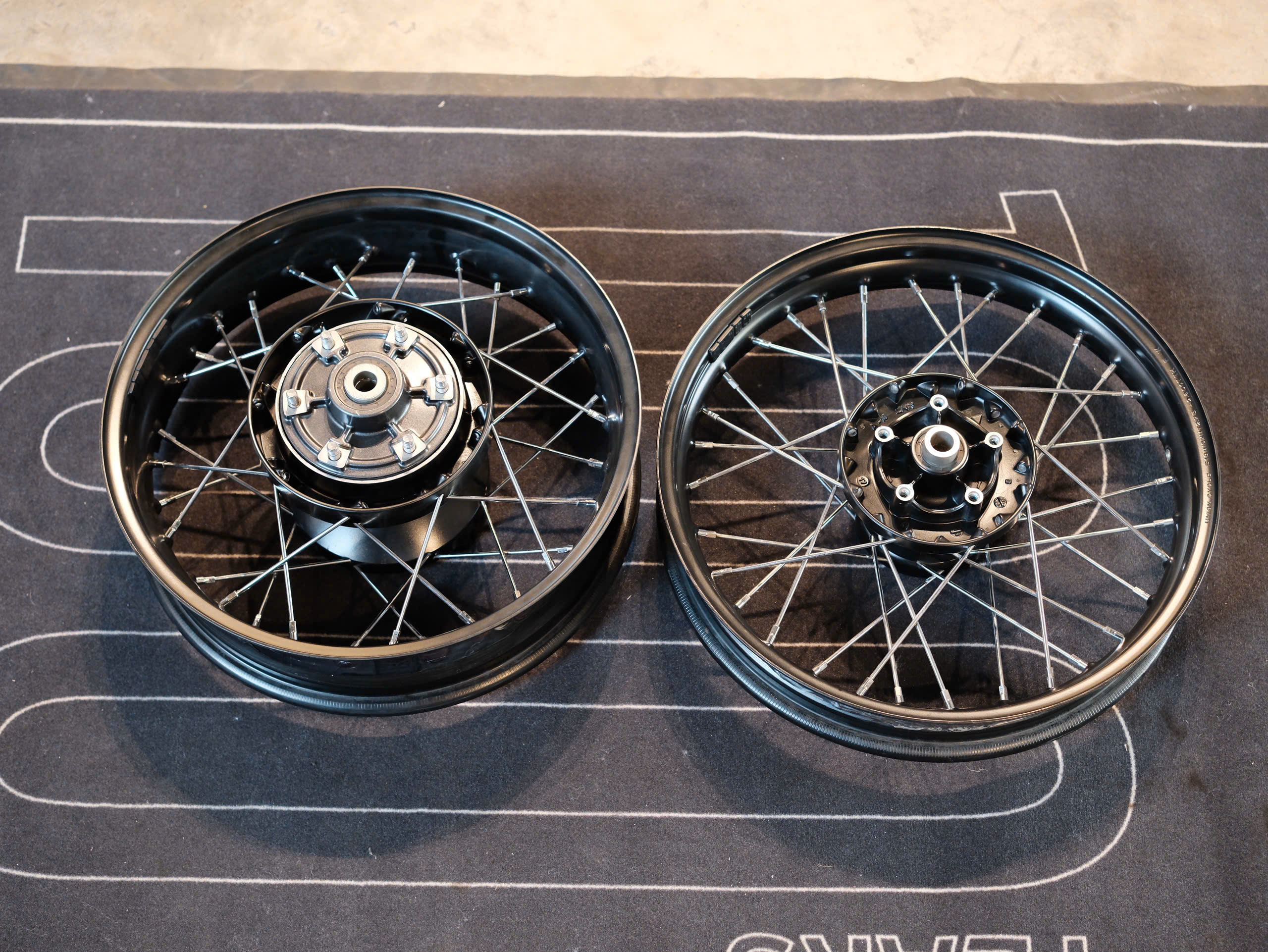 Cặp bánh căm zin Triumph T100 đã làm tubeless - 284 KG