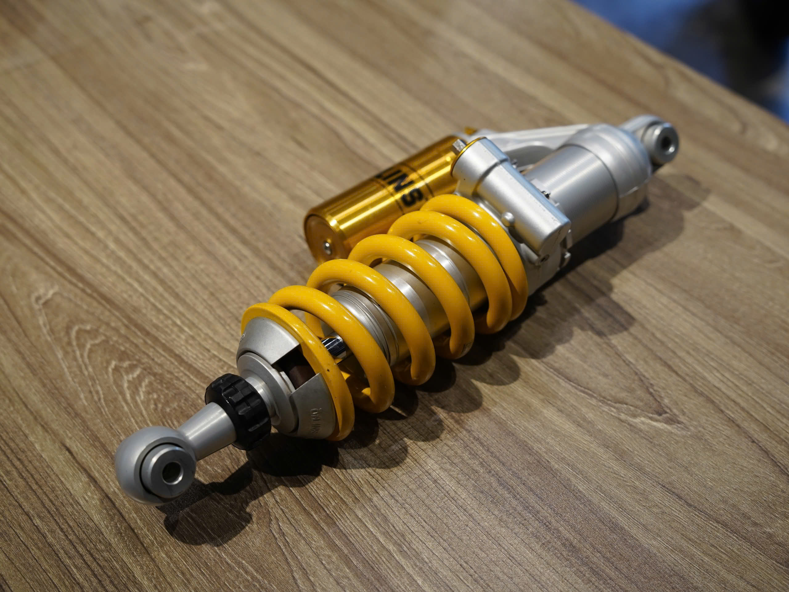 Phuộc sau Ohlin cho BMW Rninet vàng - 294 KG