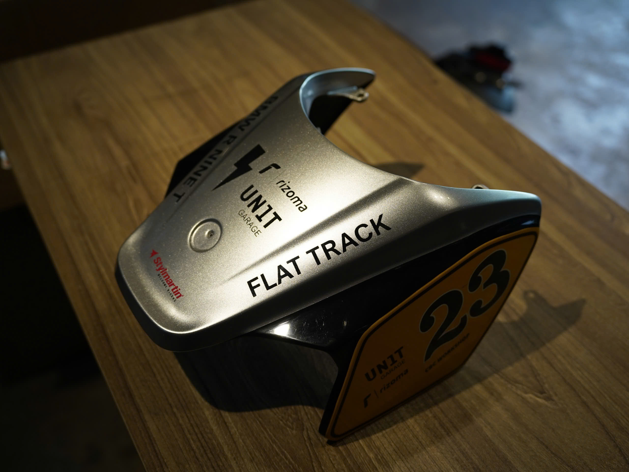 Ốp yên solo cho BMW Rninet chính hãng - 363