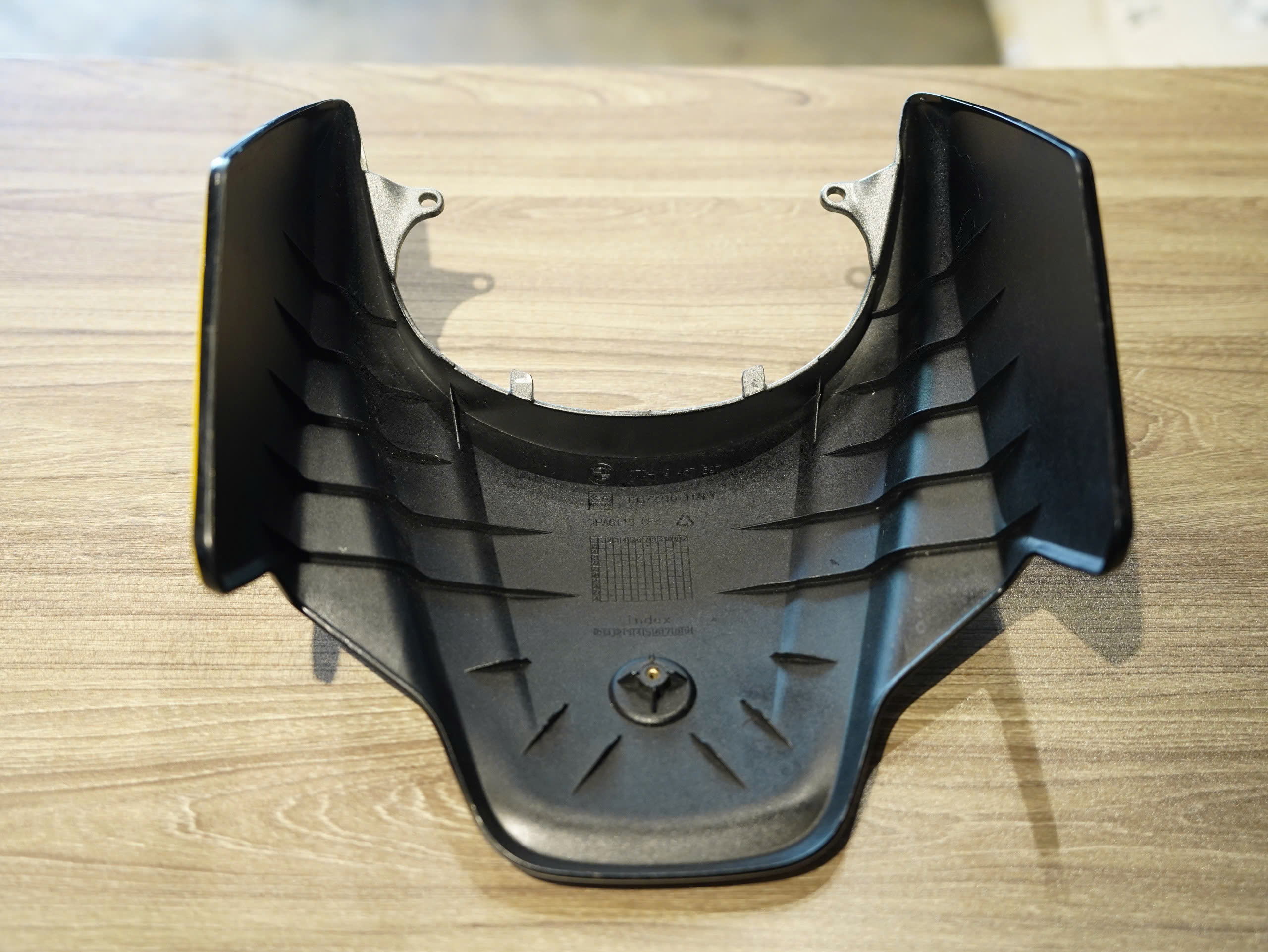 Ốp yên solo cho BMW Rninet chính hãng - 363