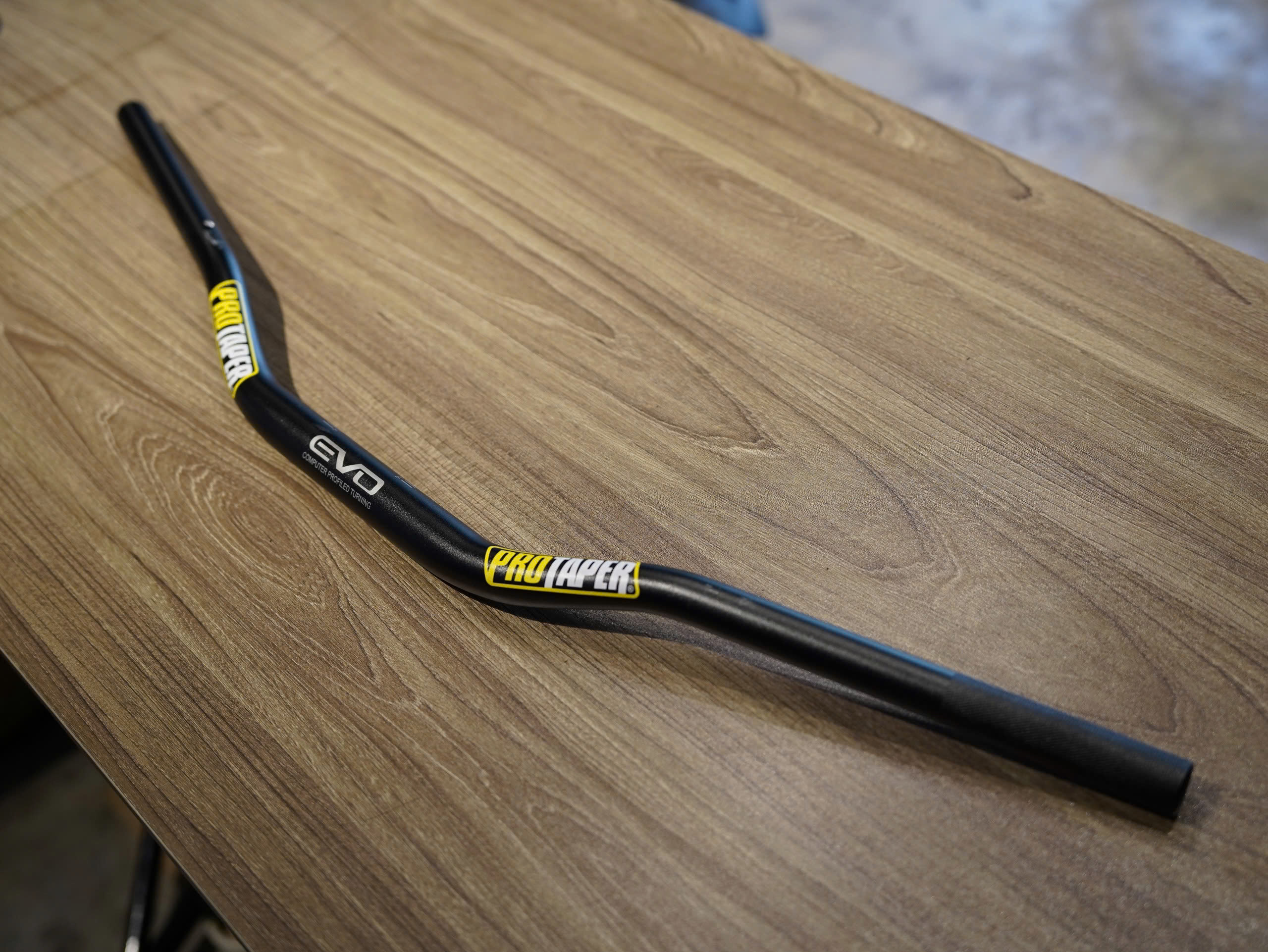 Ghi đông Pro Taper thân 28 - tay 22mm đen nhám - 358
