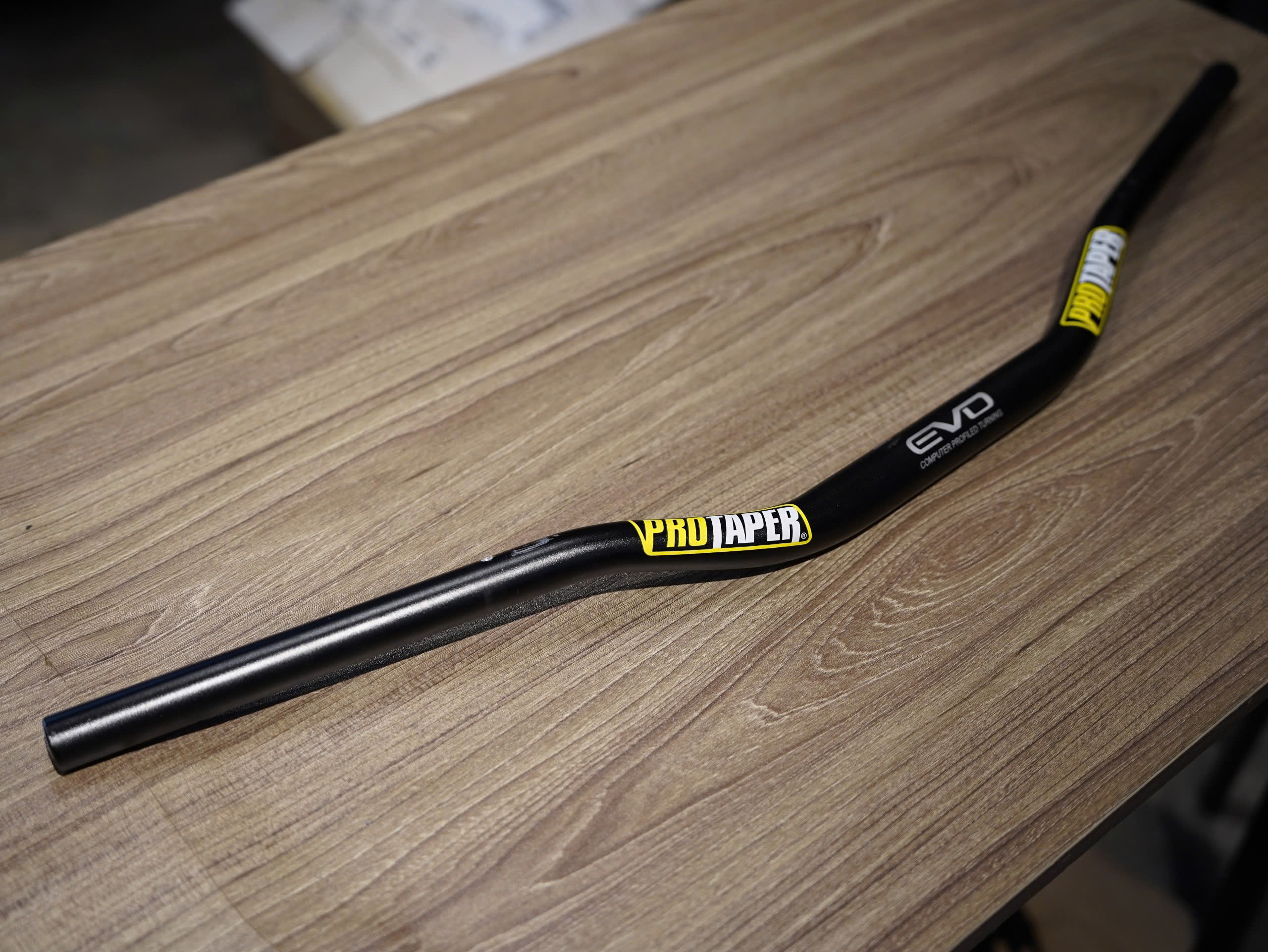 Ghi đông Pro Taper thân 28 - tay 22mm đen nhám - 358