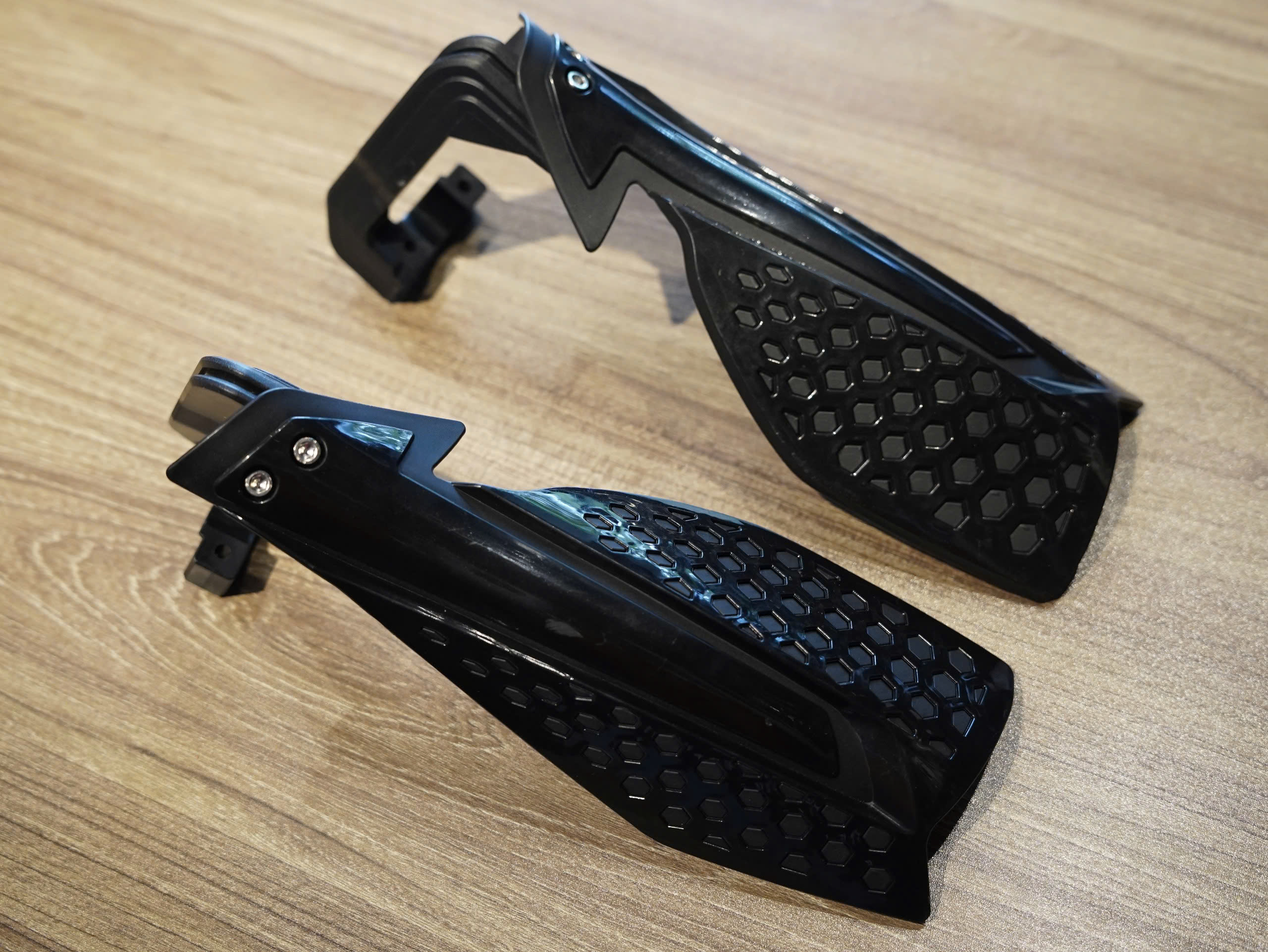 Bảo vệ tay lái nhựa màu đen - 371