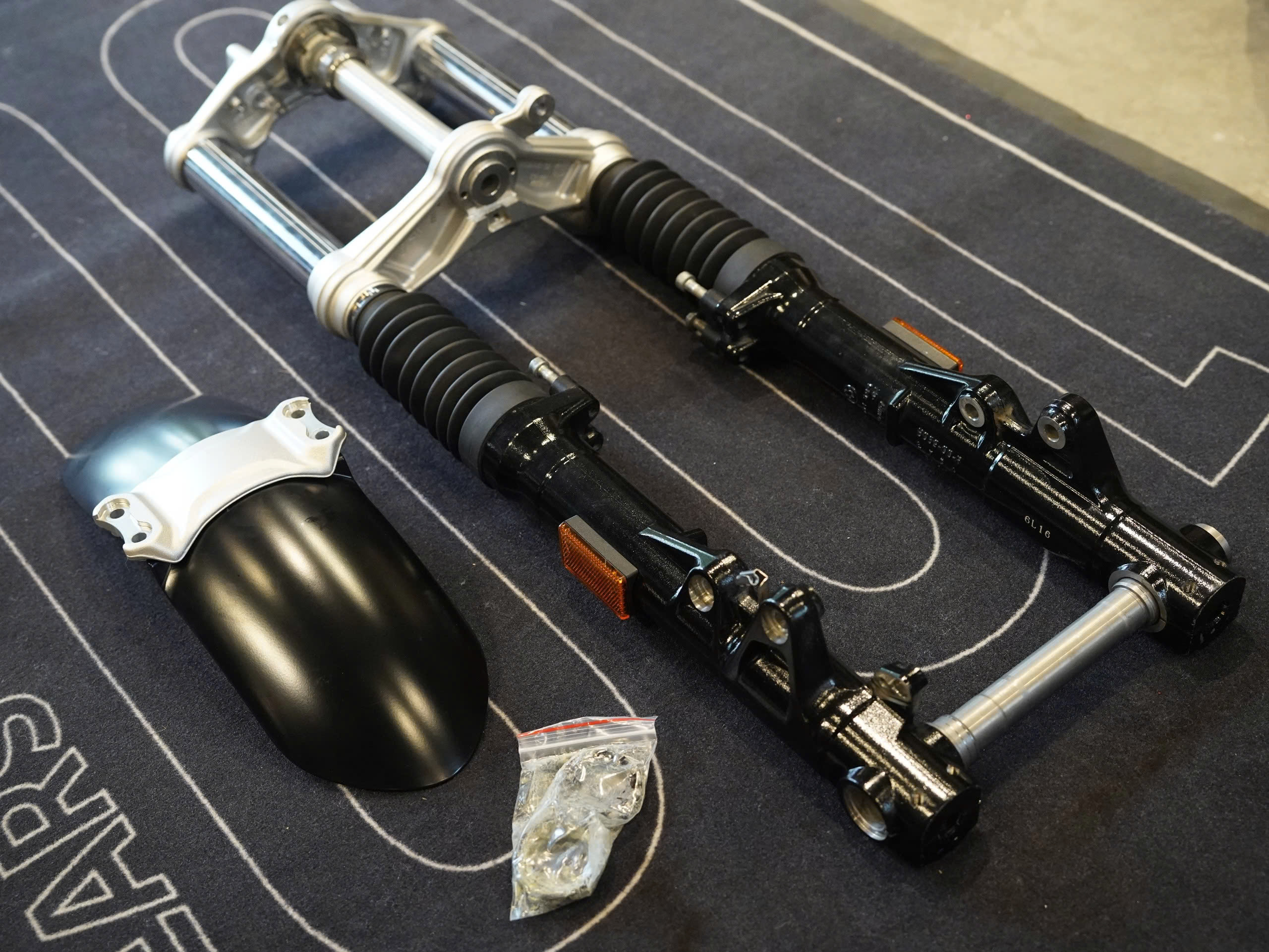 Combo Chảng ba + phuộc + dè zin cho BMW RNinet Scrambler - 384 KG