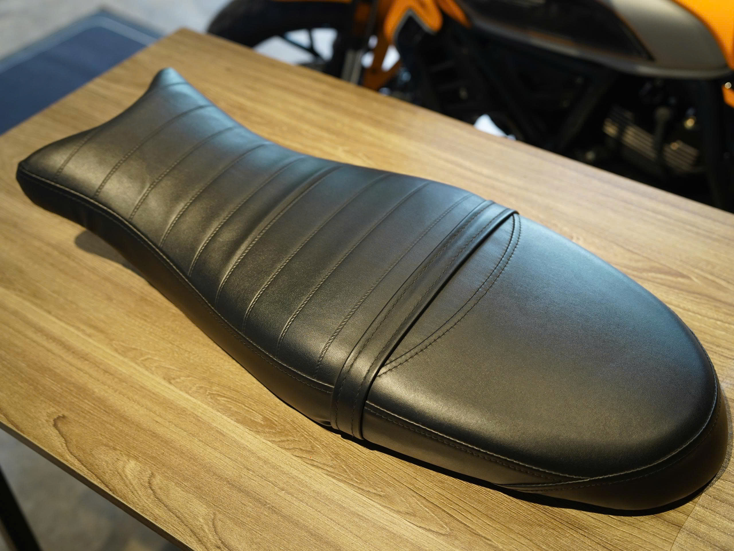 Yên Unit Garage comfort cho BMW Rninet màu đen - 397 KG