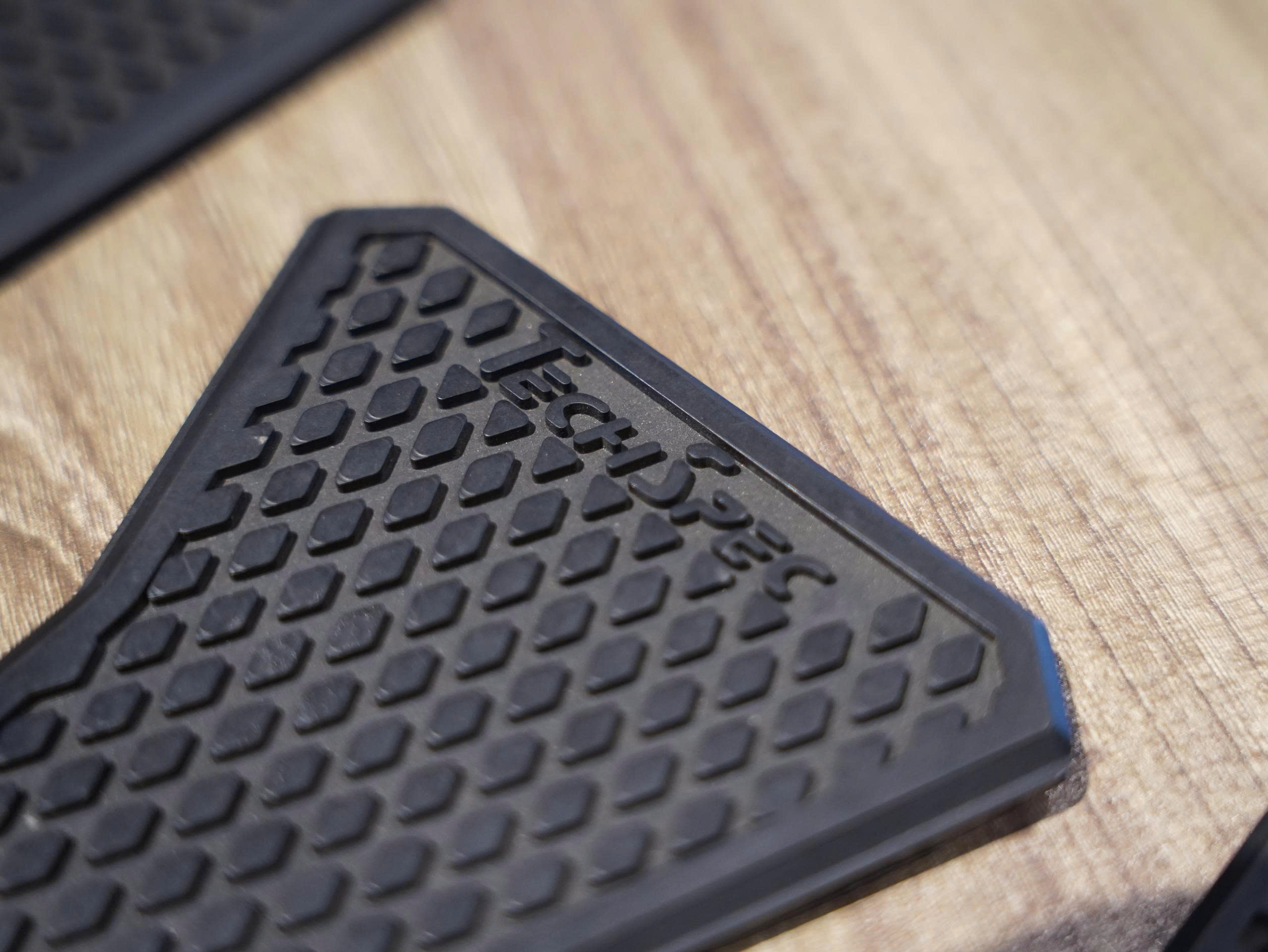 Bộ cao su bảo vệ bình xăng TechSpec - 402