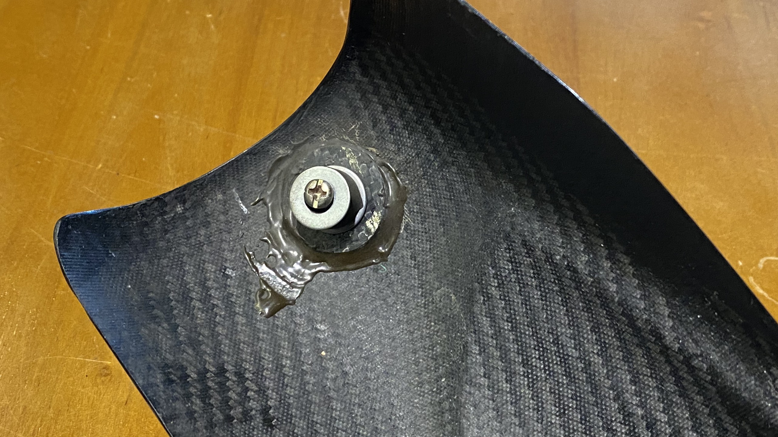 Ốp ống gió và ốp bên trái bình xăng R9T Carbon -394 KG