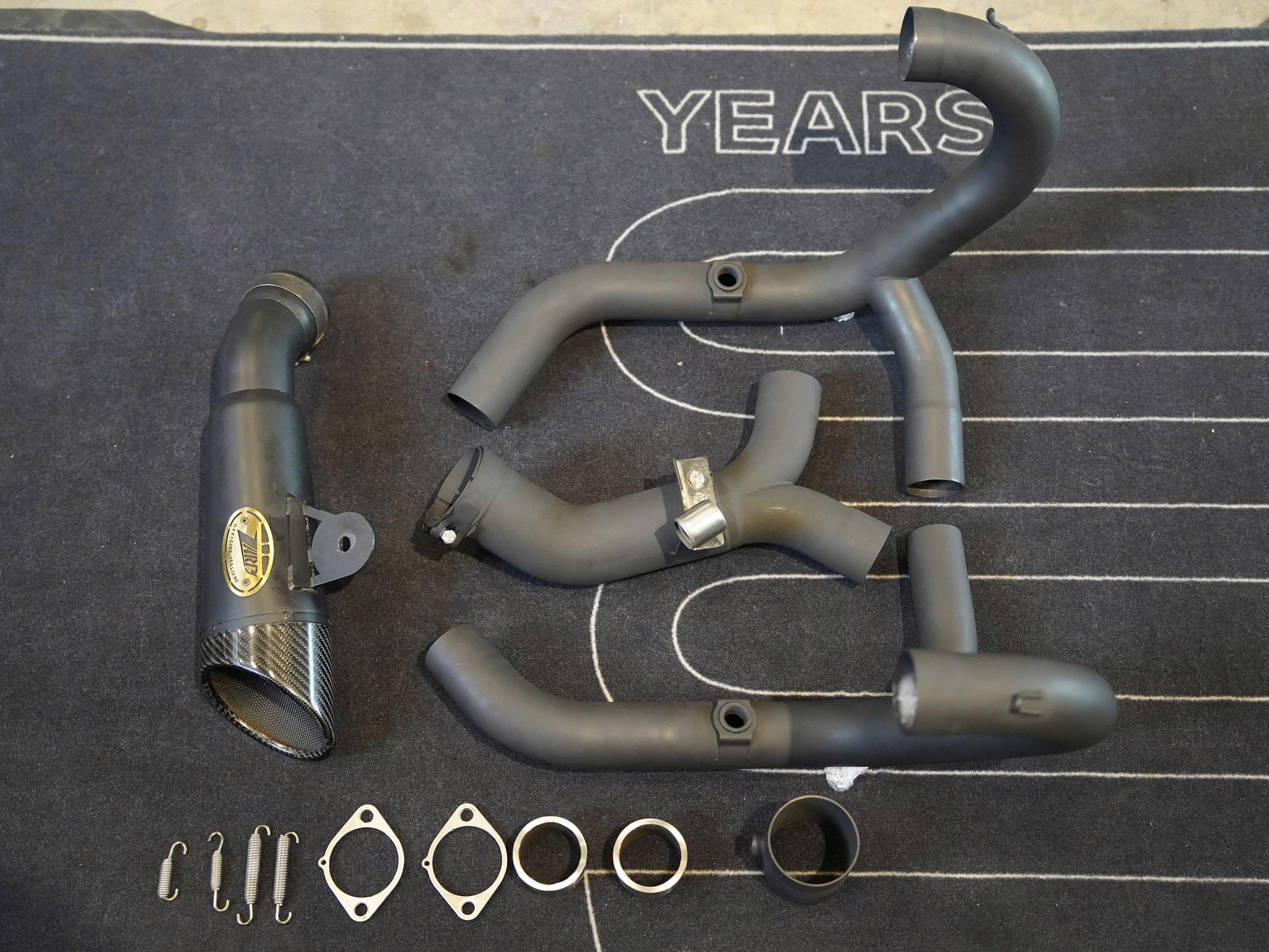 Pô Zard full system GP cho BMW RNineT - Black (Carbon endcap)  - 408