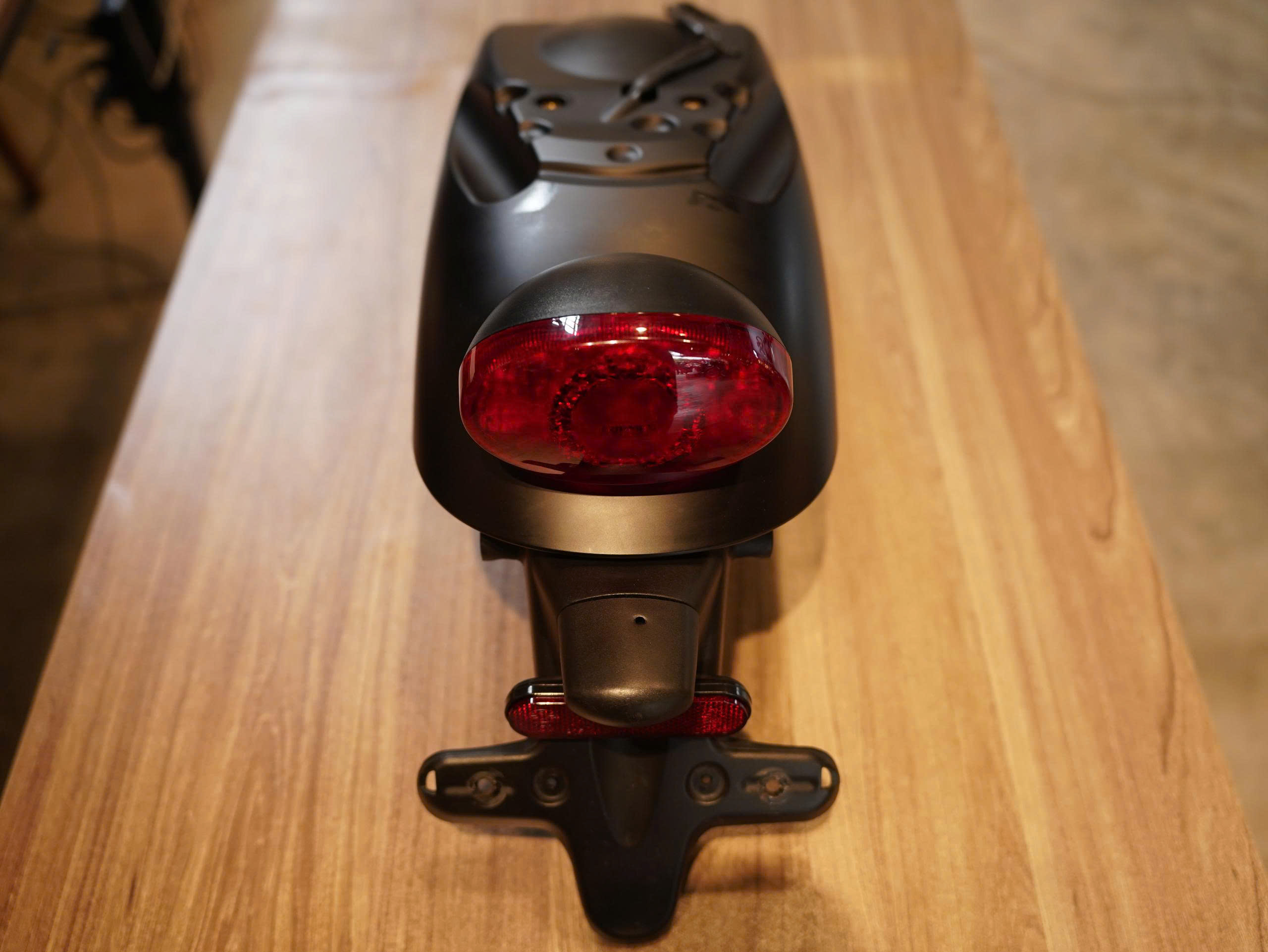 Đuôi dè zin cho Triumph Speed twin (có đèn hậu zin) - 178 KG