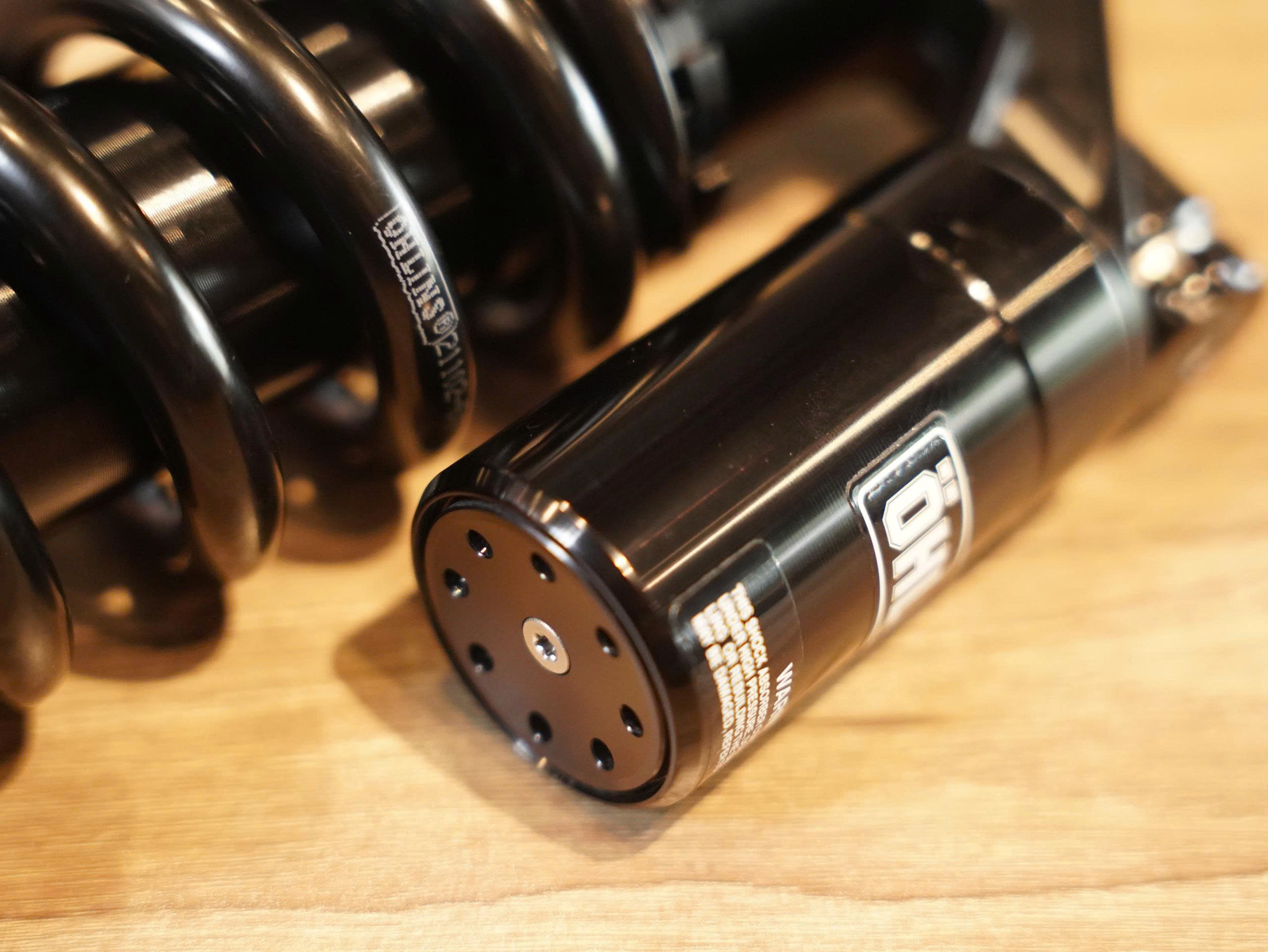 Phuộc ohlins BlackLine cho Bmw RnineT