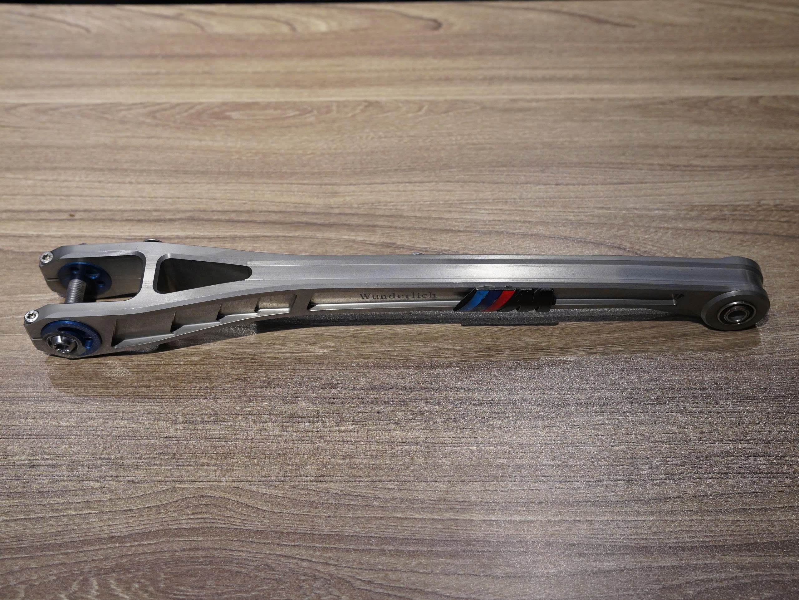 Thanh giữ lap sau BMW RNineT Wunderlich màu vàng - 422 KG