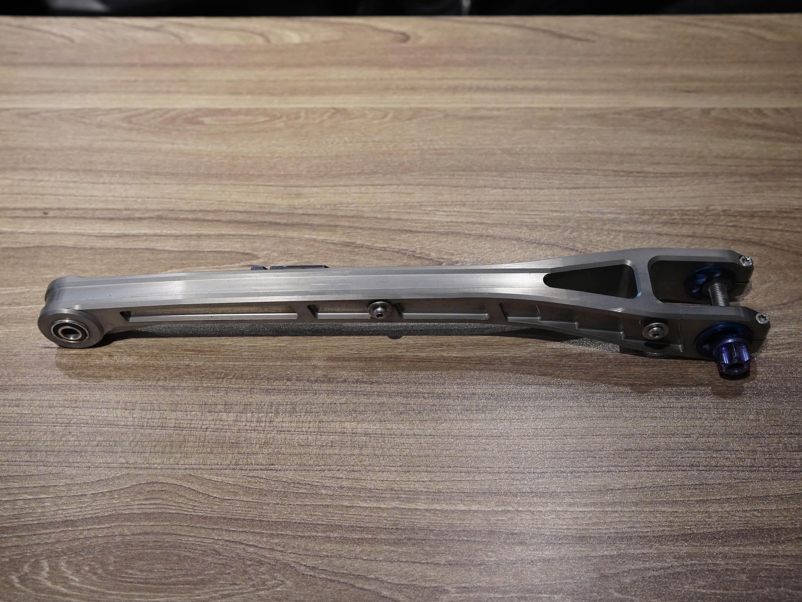 Thanh giữ lap sau BMW RNineT Wunderlich màu vàng - 422 KG