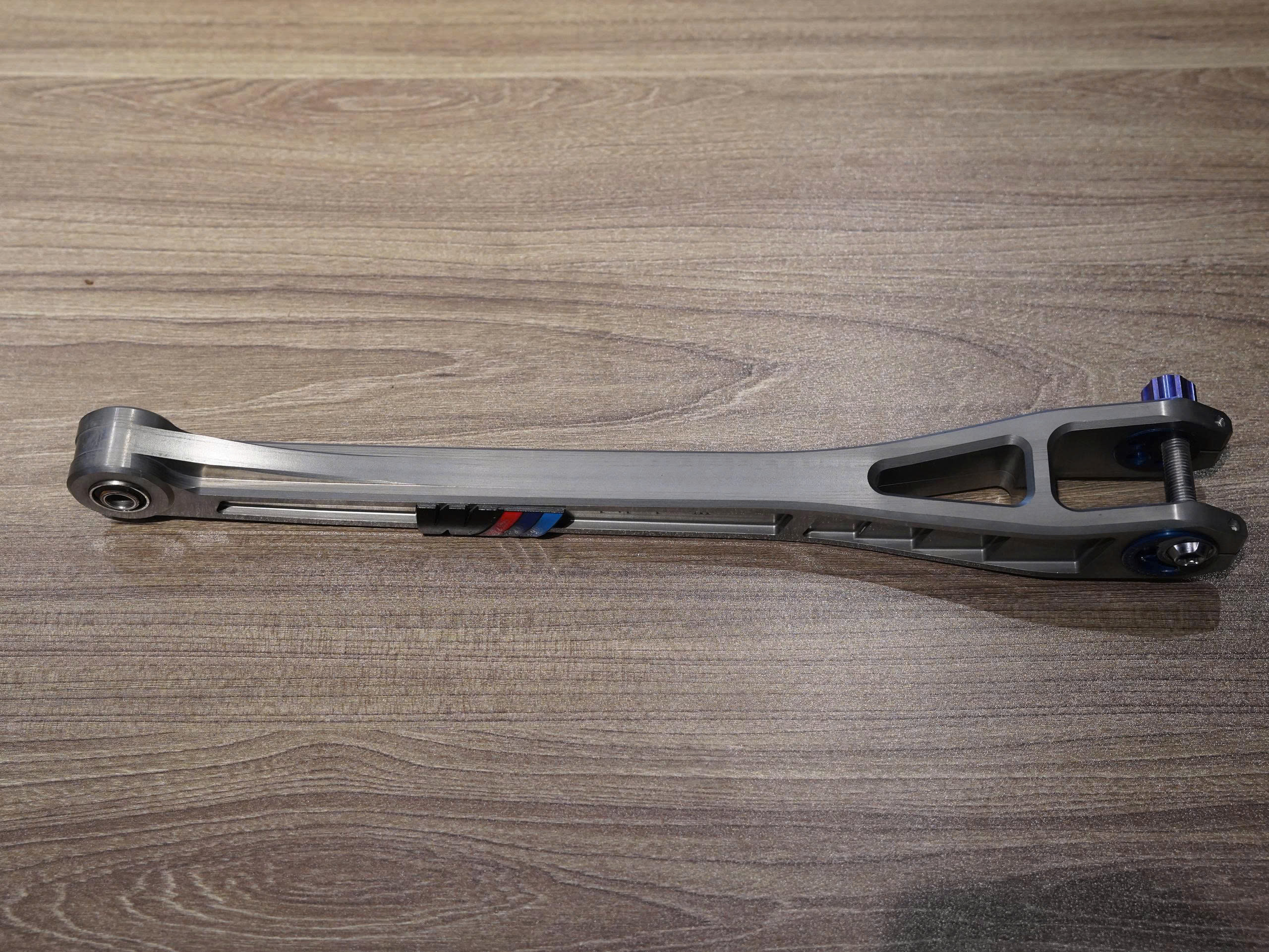 Thanh giữ lap sau BMW RNineT Wunderlich màu vàng - 422 KG