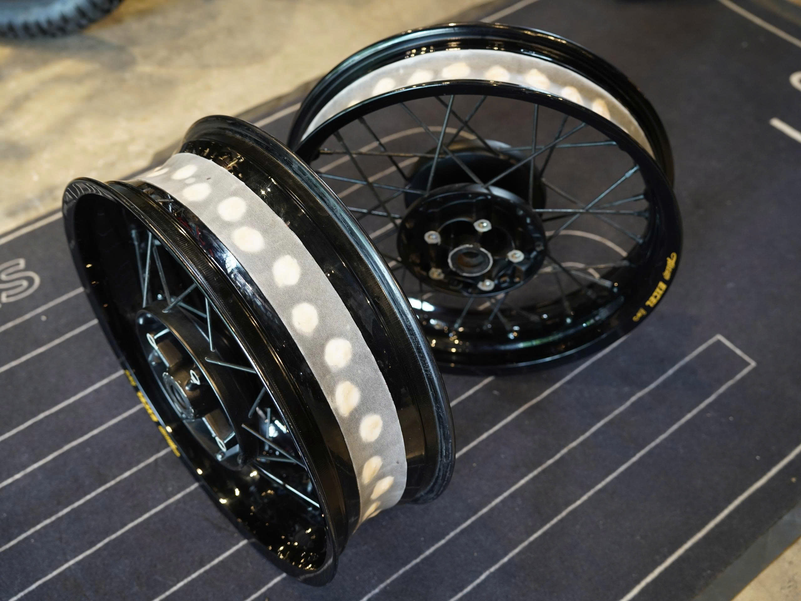 Cặp mâm Custom 17-17 cho Triumph - 449