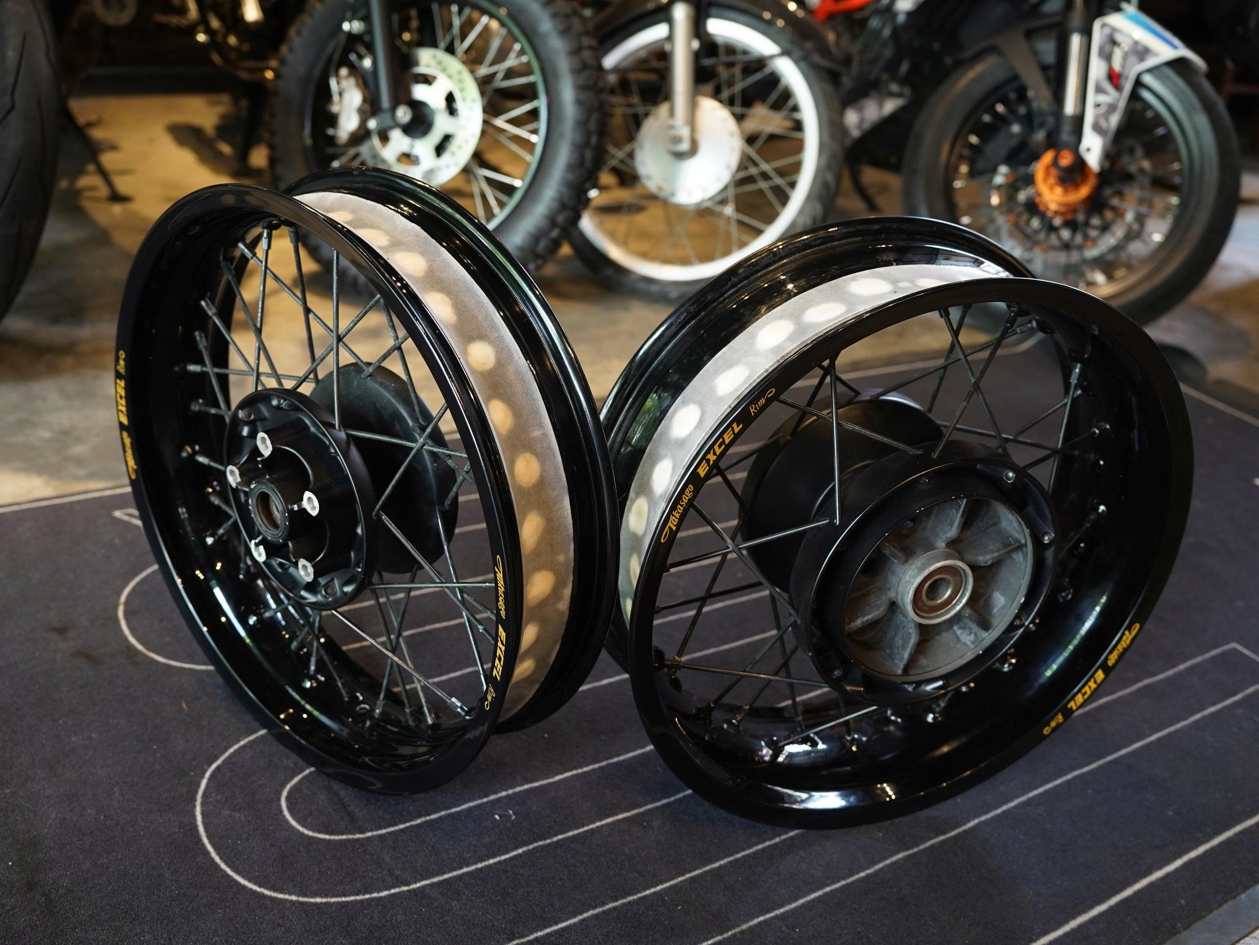 Cặp mâm Custom 17-17 cho Triumph - 449