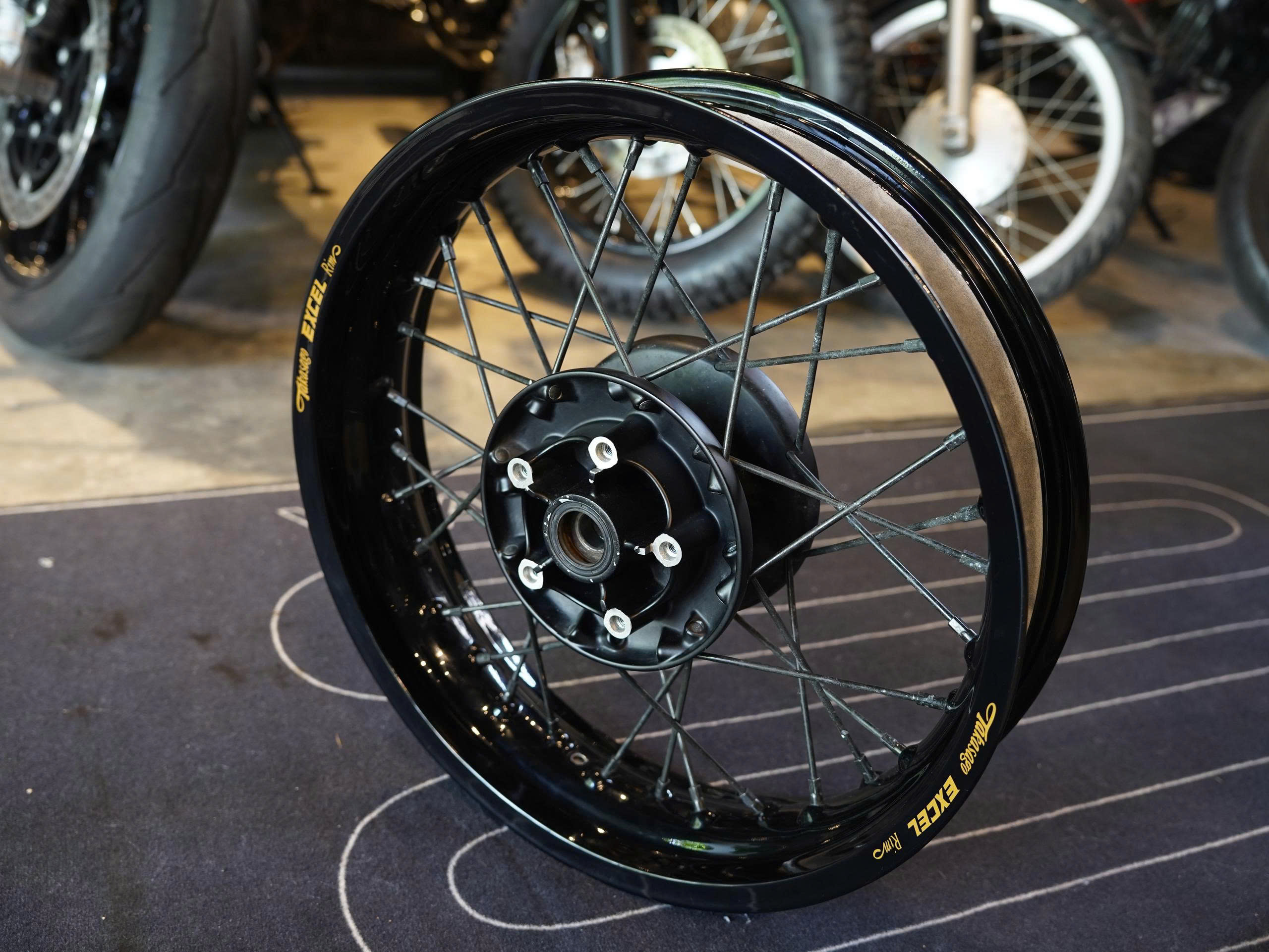 Cặp mâm Custom 17-17 cho Triumph - 449