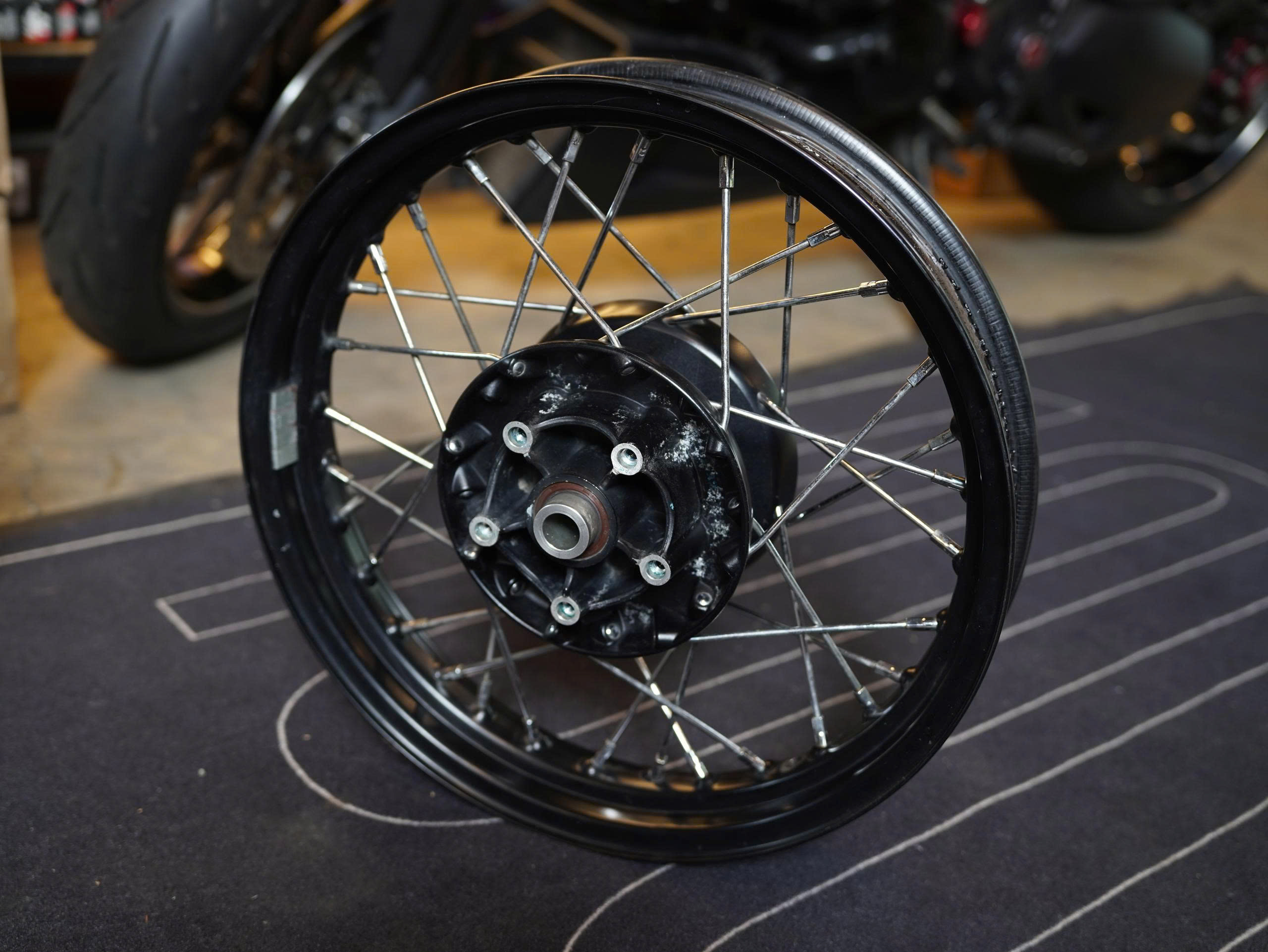 Cặp bánh zin Triumph Bobber (16-16) - 451