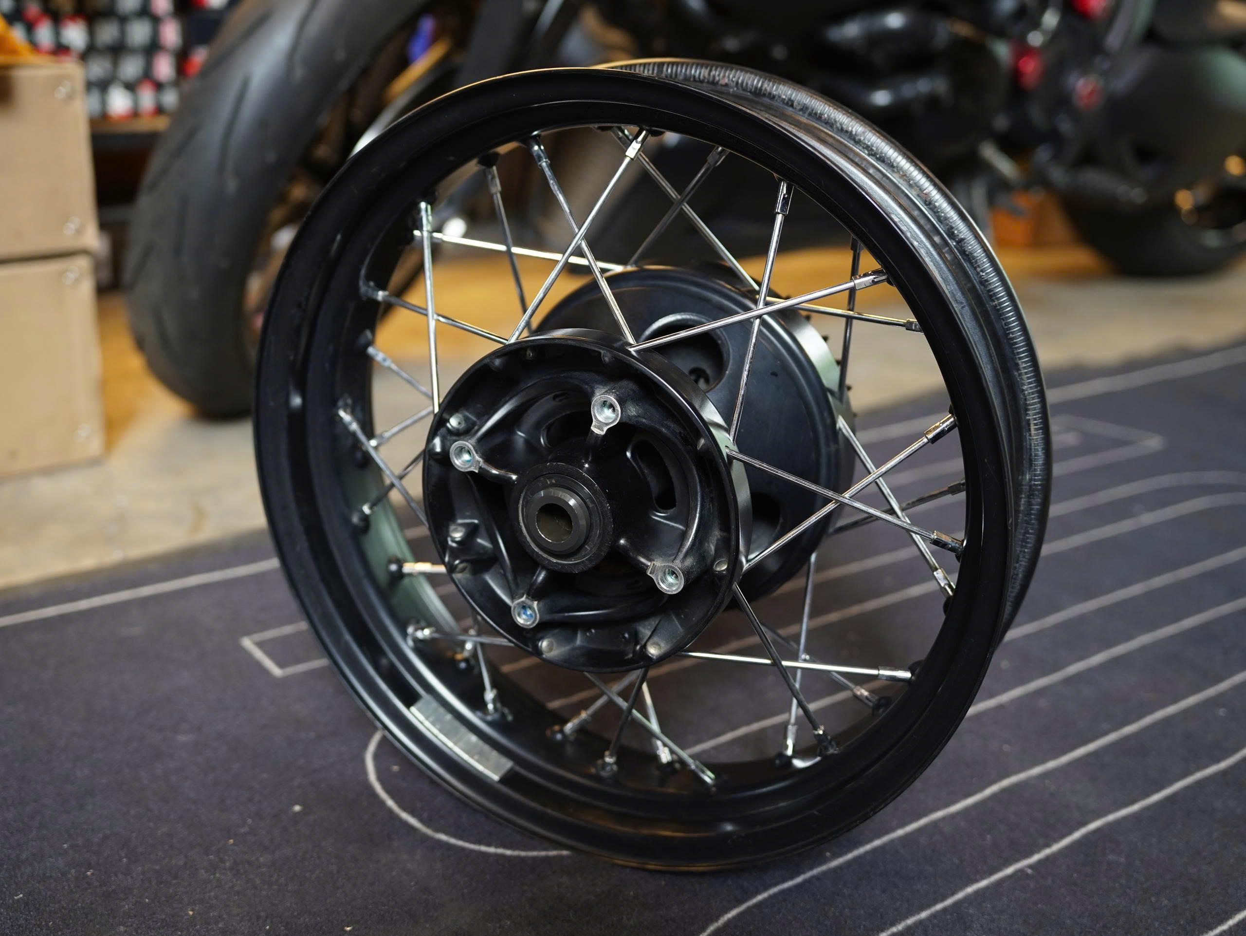 Cặp bánh zin Triumph Bobber (16-16) - 451