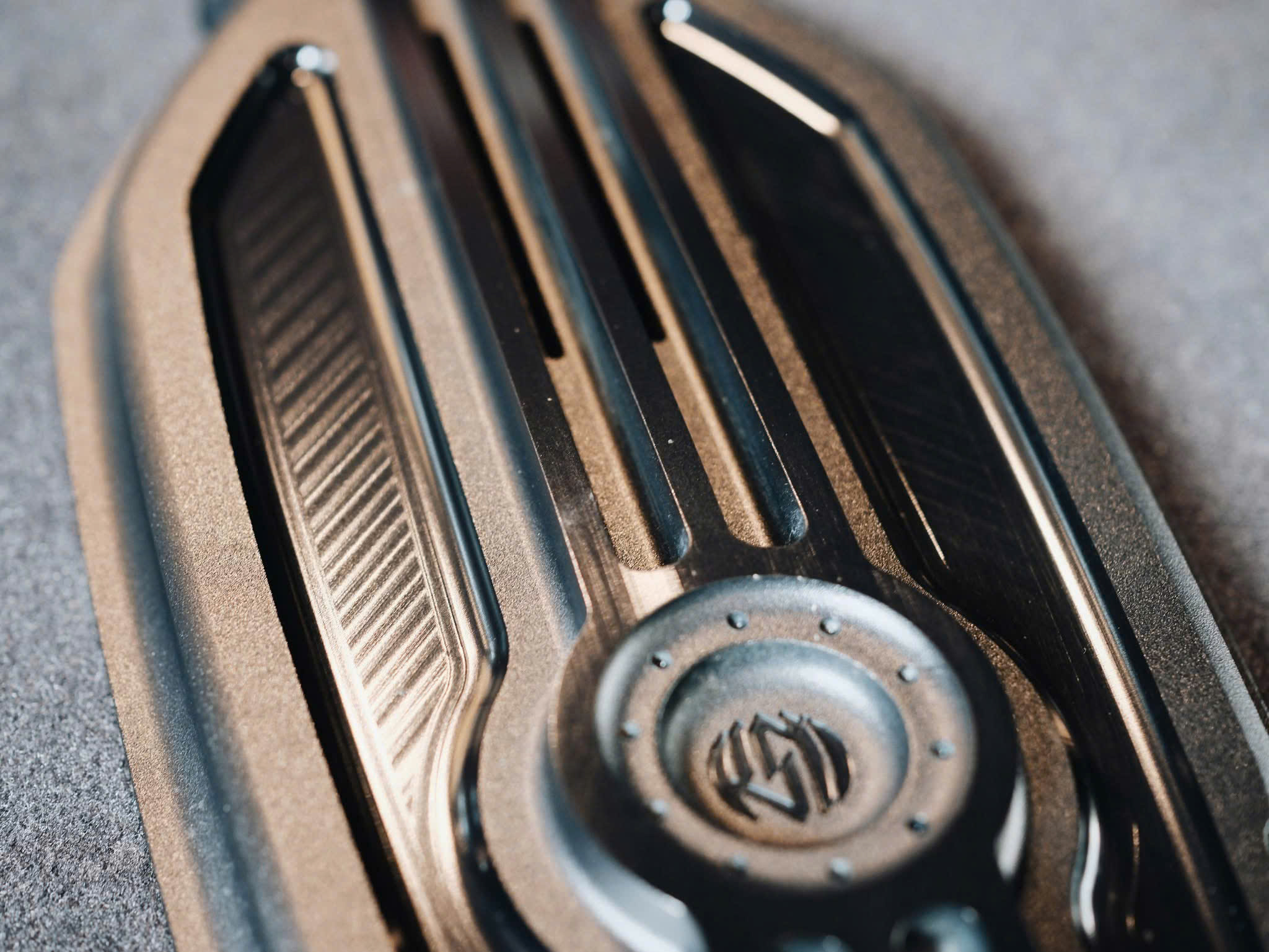 Ốp bụng trước Roland Sands Design cho Bmw RnineT - 458 KG