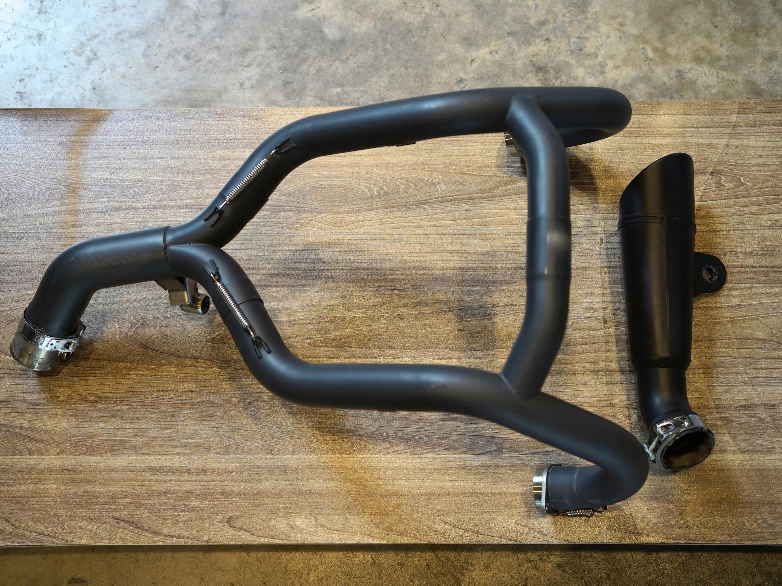 Pô Zard full system GP cho BMW RNineT - Black - 464 KG