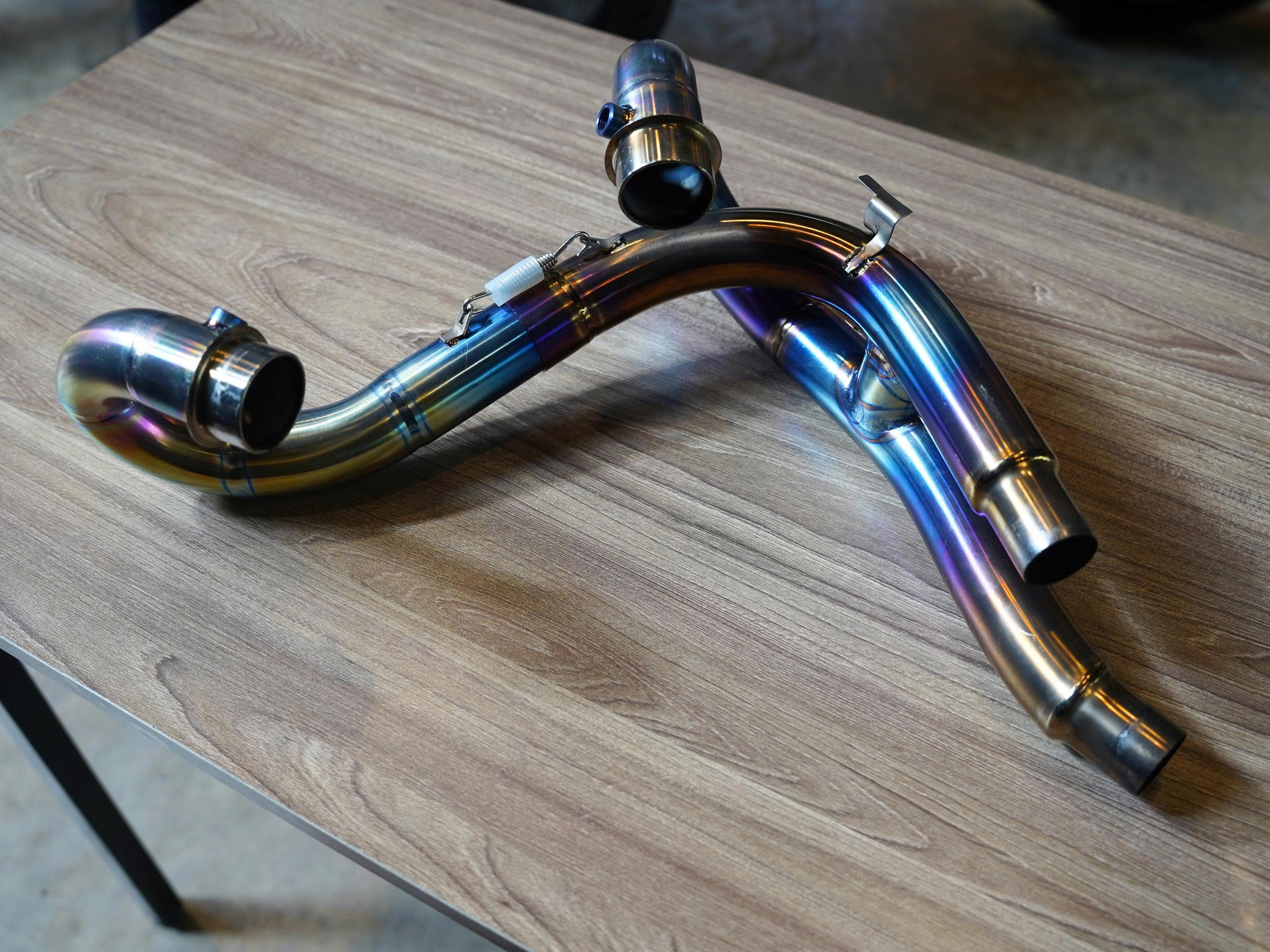 Cổ pô titan custom cho Triumph Scrambler 1200 - 481 KG