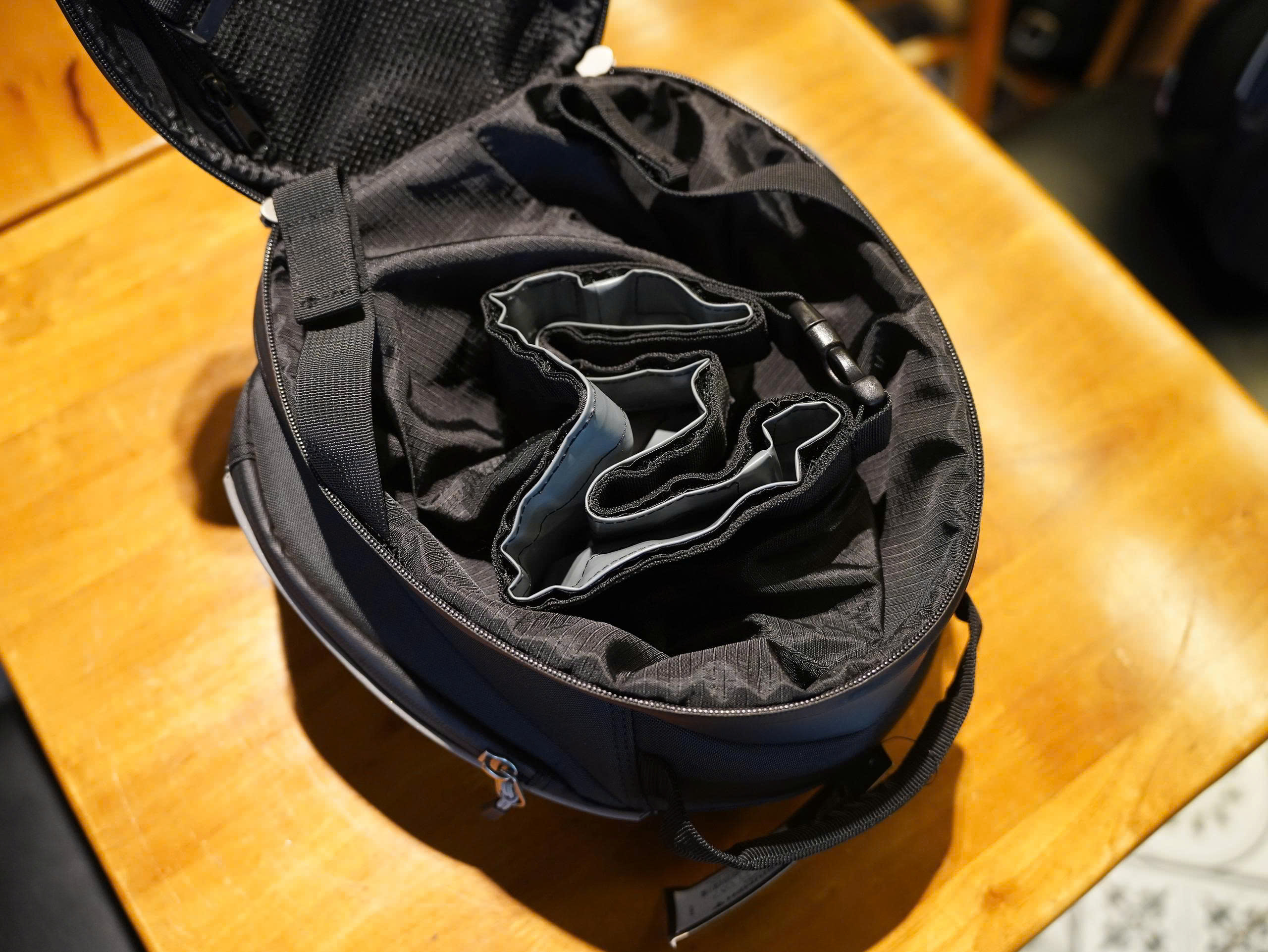 Túi yên sau Triumph Trident 660 chính hãng Triumph - 483