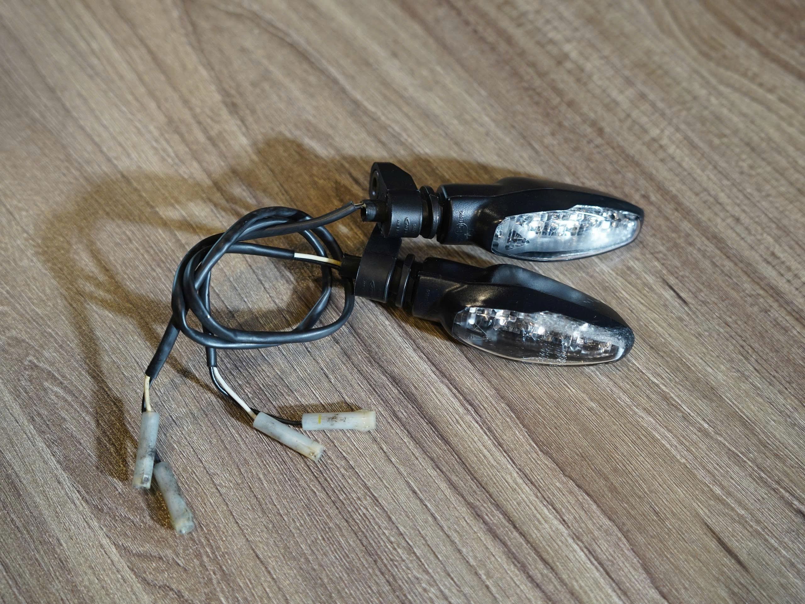 Cặp xi nhan Triumph Triple 765 - 491