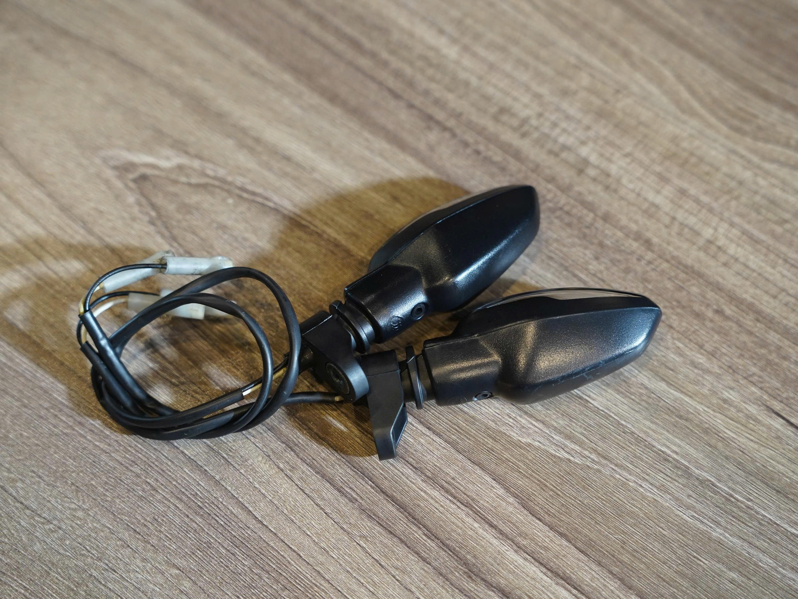 Cặp xi nhan Triumph Triple 765 - 491