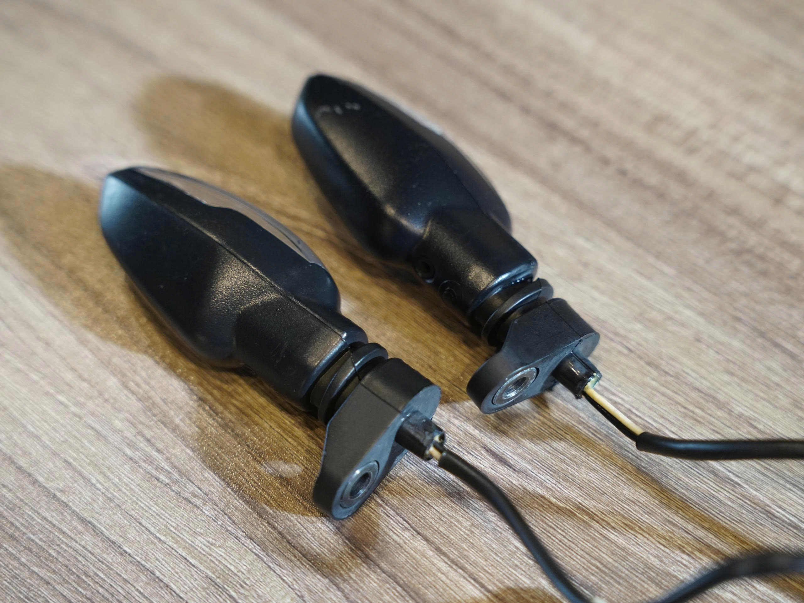 Cặp xi nhan Triumph Triple 765 - 491