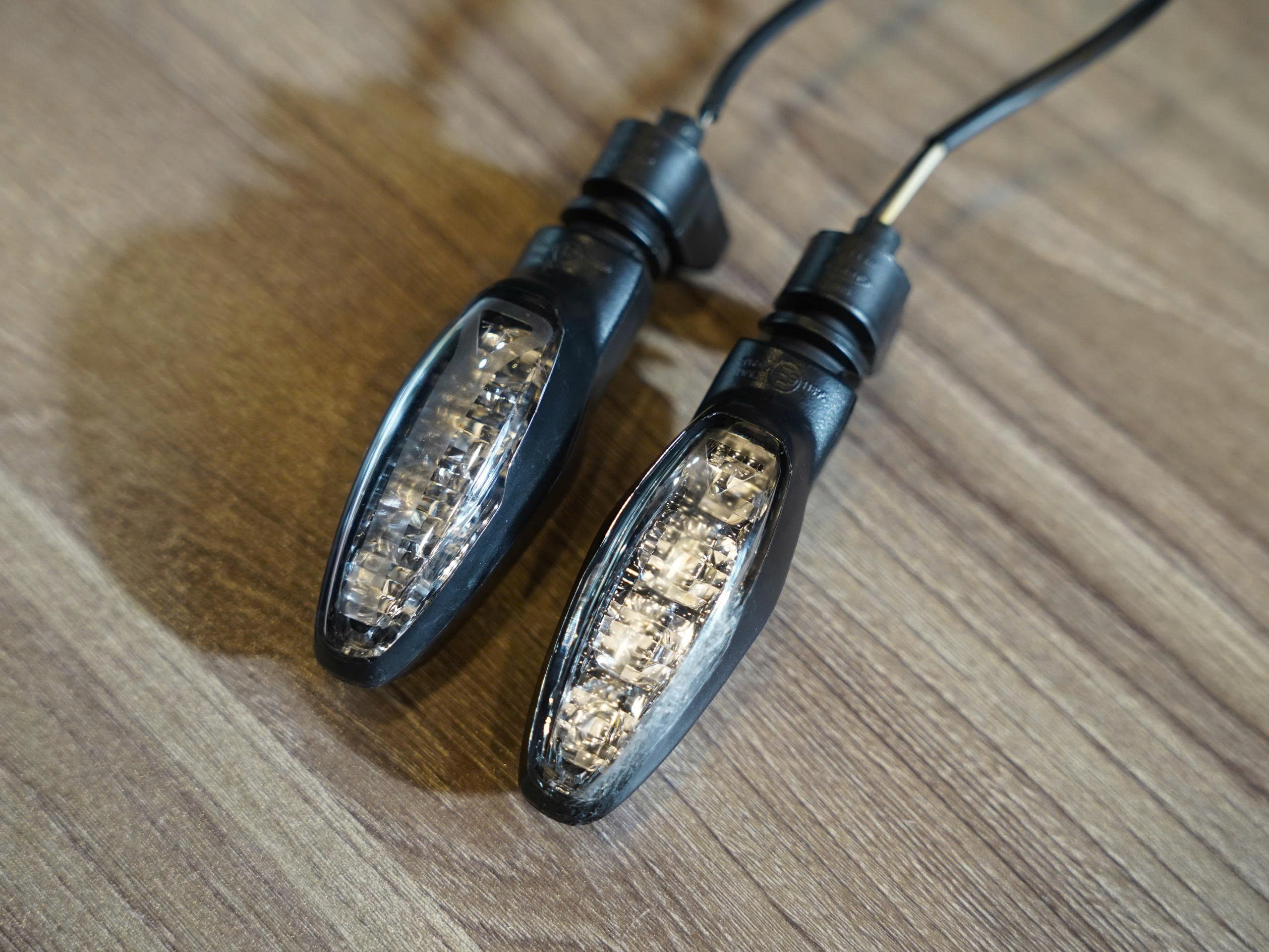 Cặp xi nhan Triumph Triple 765 - 491