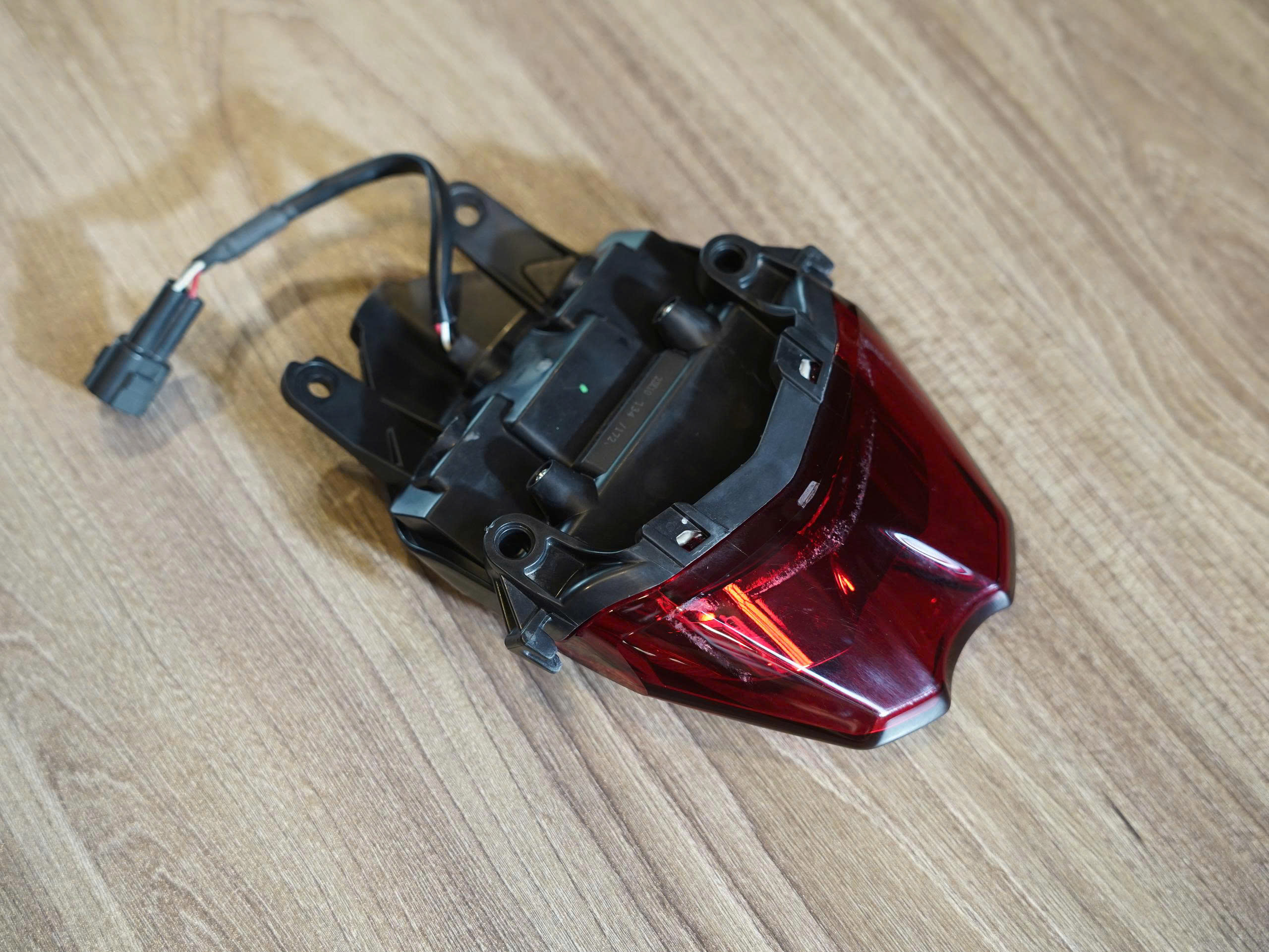 Đèn hậu zin Triumph Triple 765 - 493