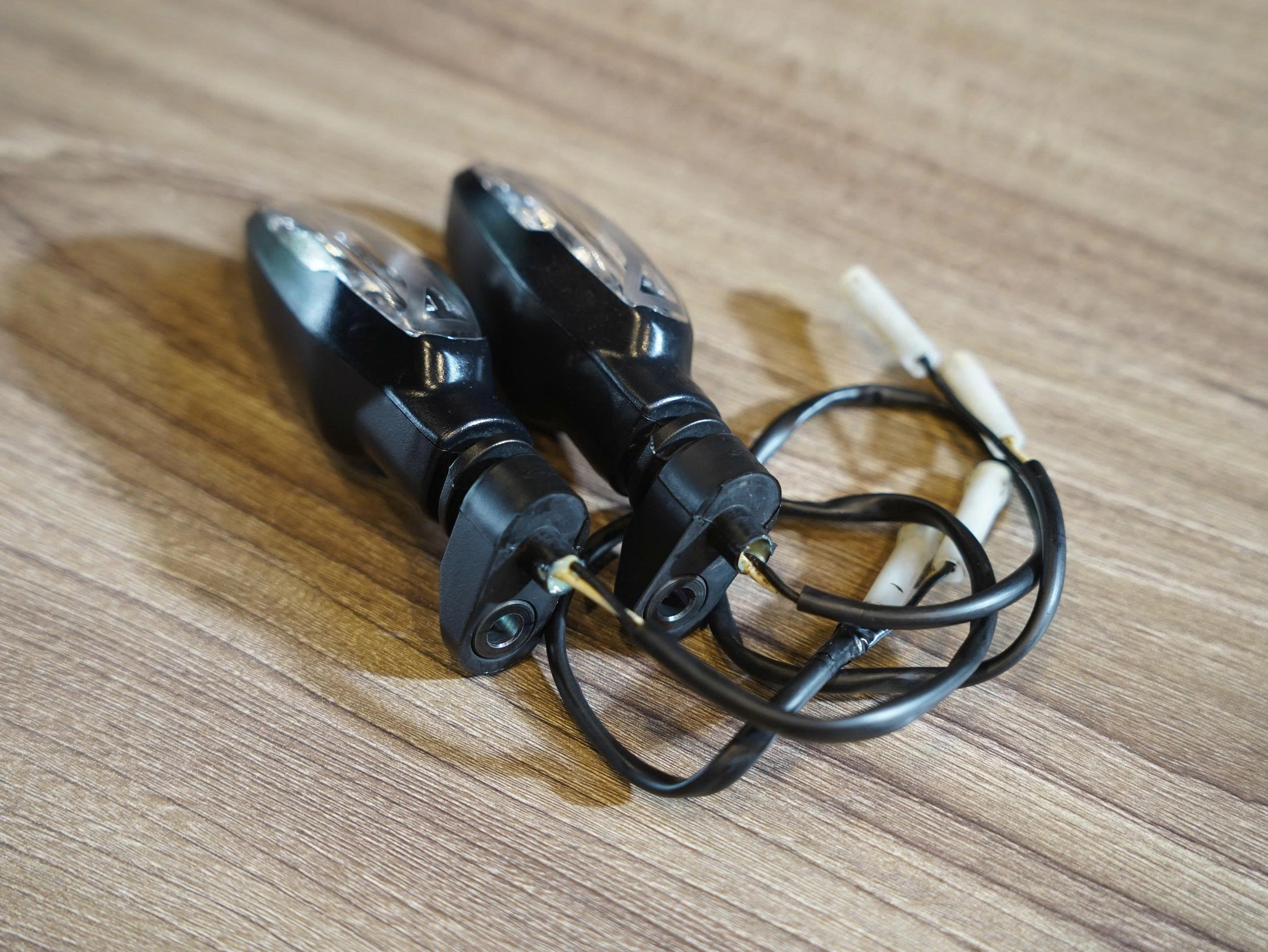 Cặp xi nhan Triumph Triple 765 - 492