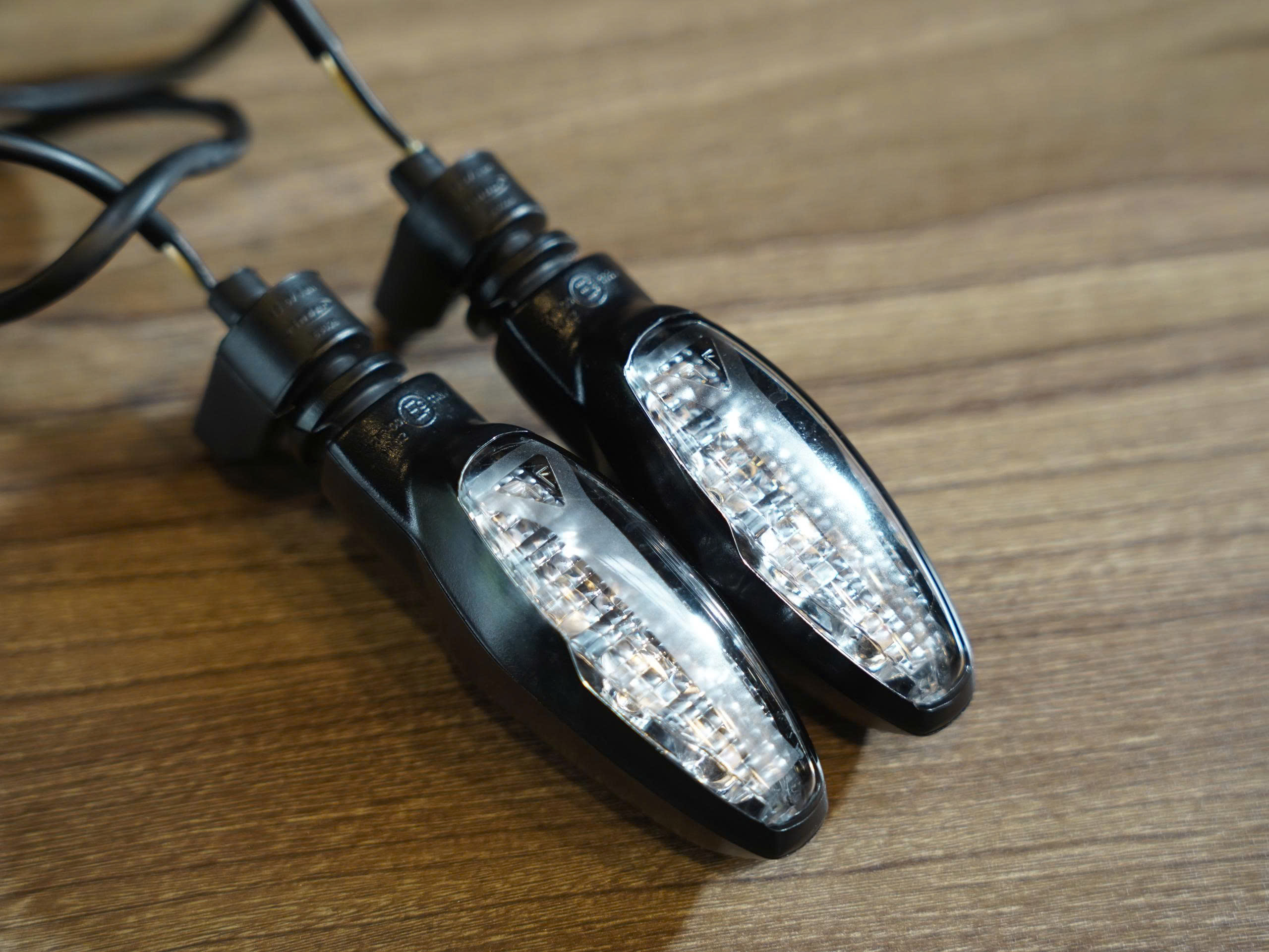 Cặp xi nhan Triumph Triple 765 - 492