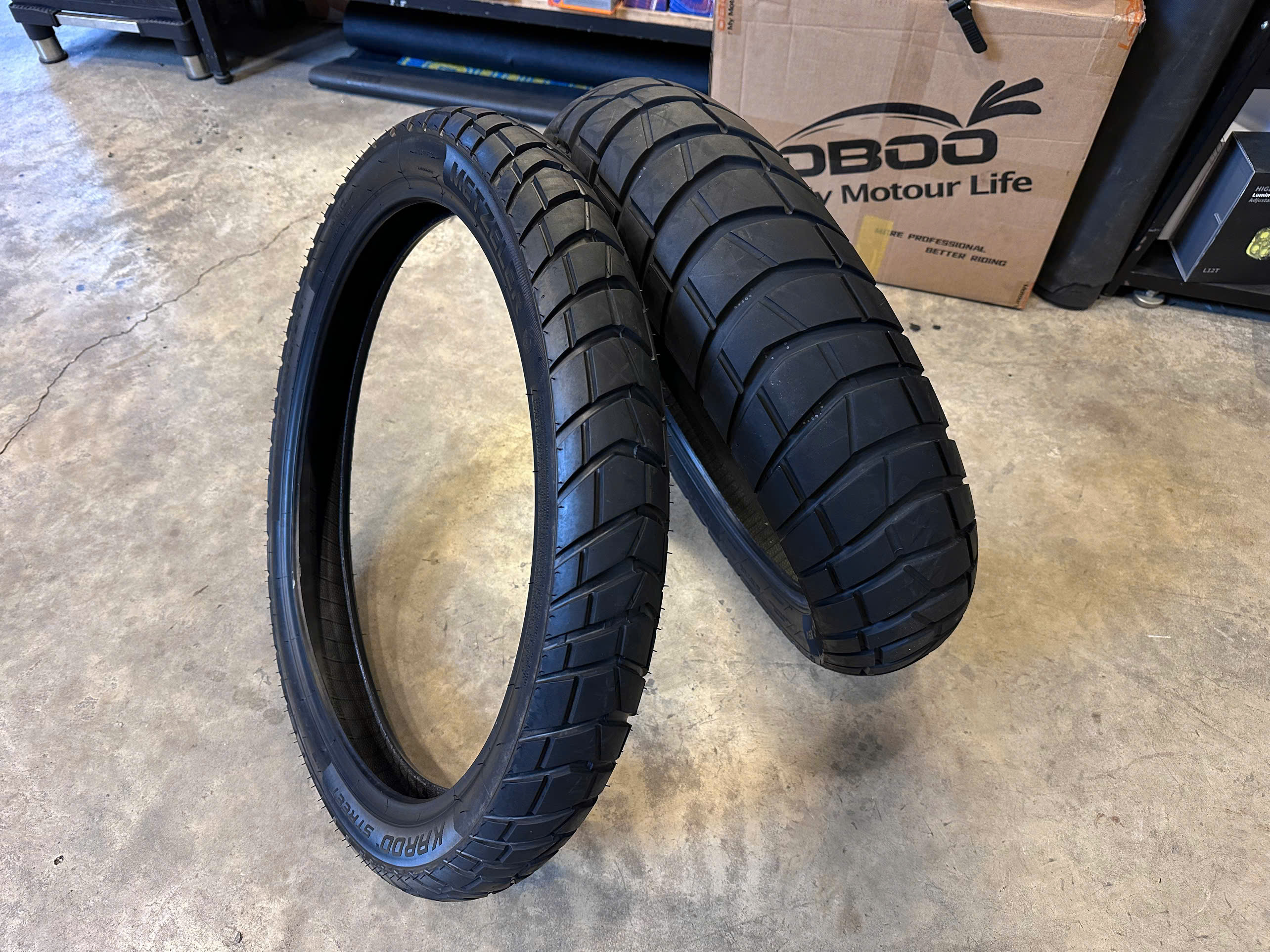 Cặp vỏ Metzeler Karoo Street tháo xe Triumph Scrambler 1200X - 501 KG